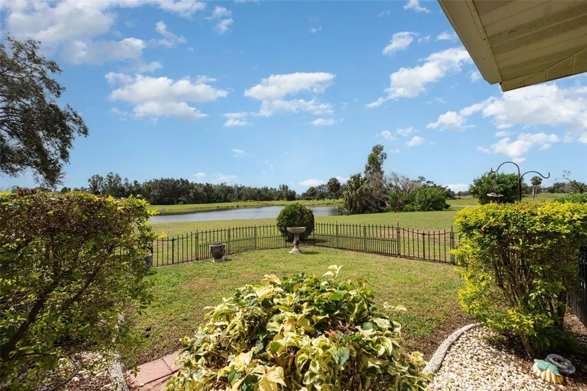 Property Slideshow image 29 of 48 | 305 cranston pl, Sun City Center, FL, 33573