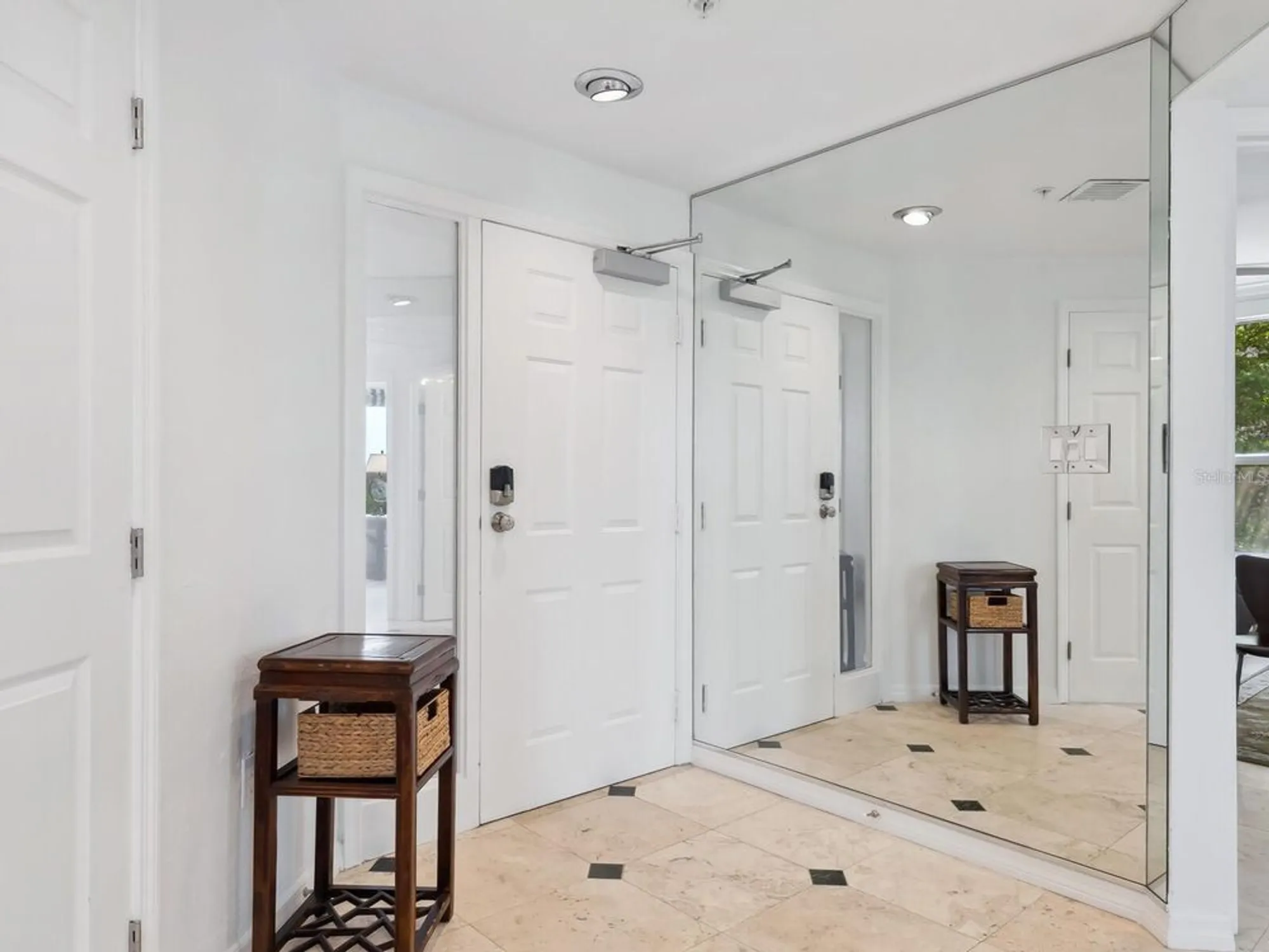 Property Slideshow image 7 of 61 | 5430 eagles point cir 101, Sarasota, FL, 34231