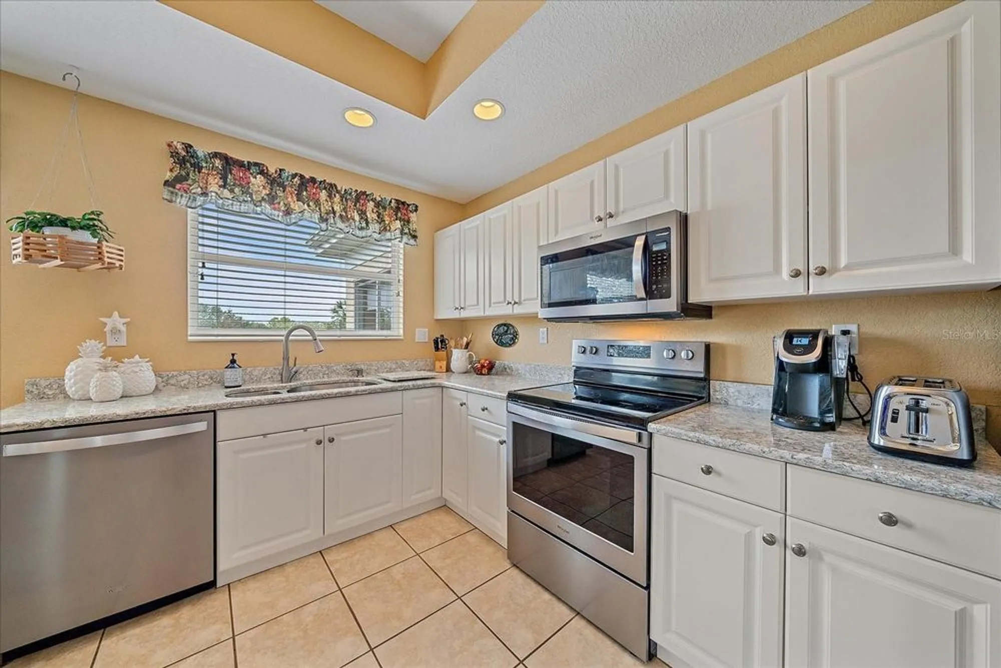 Property Slideshow image 14 of 44 | 6334 grand oak cir 201, Bradenton, FL, 34203