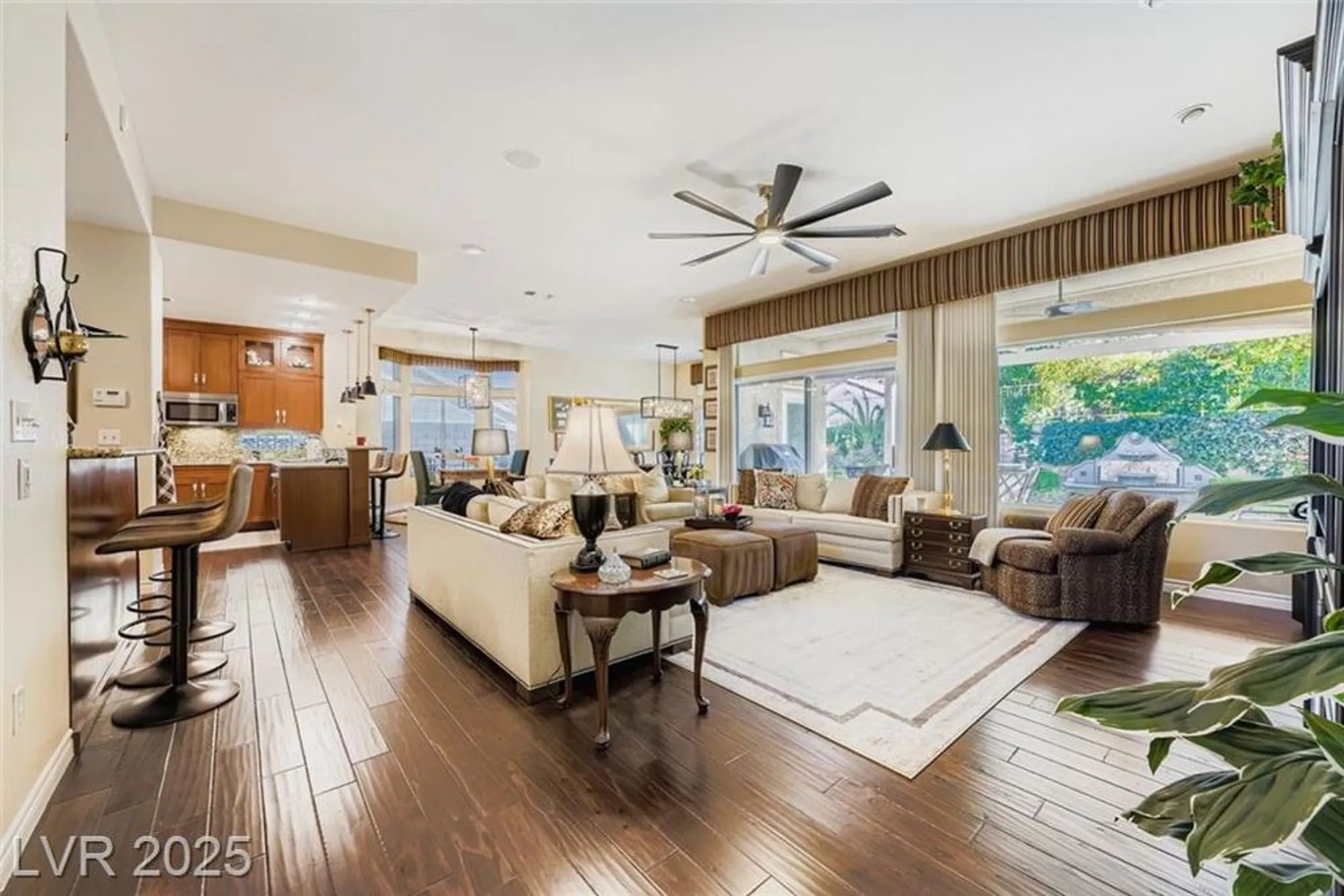 Property Slideshow image 7 of 28 | 10737 shackleton dr, Las Vegas, NV, 89134