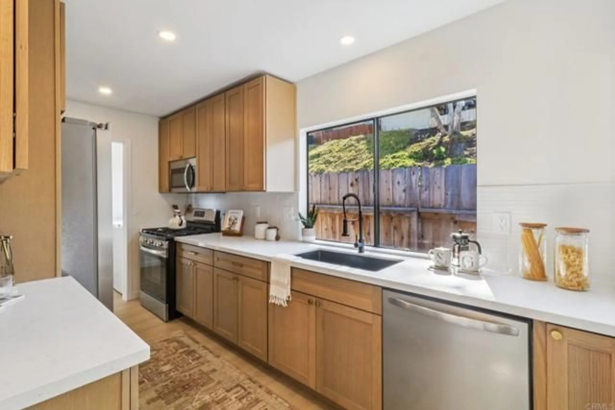 Property Slideshow image 8 of 36 | 737 nob cir, Vista, CA, 92084