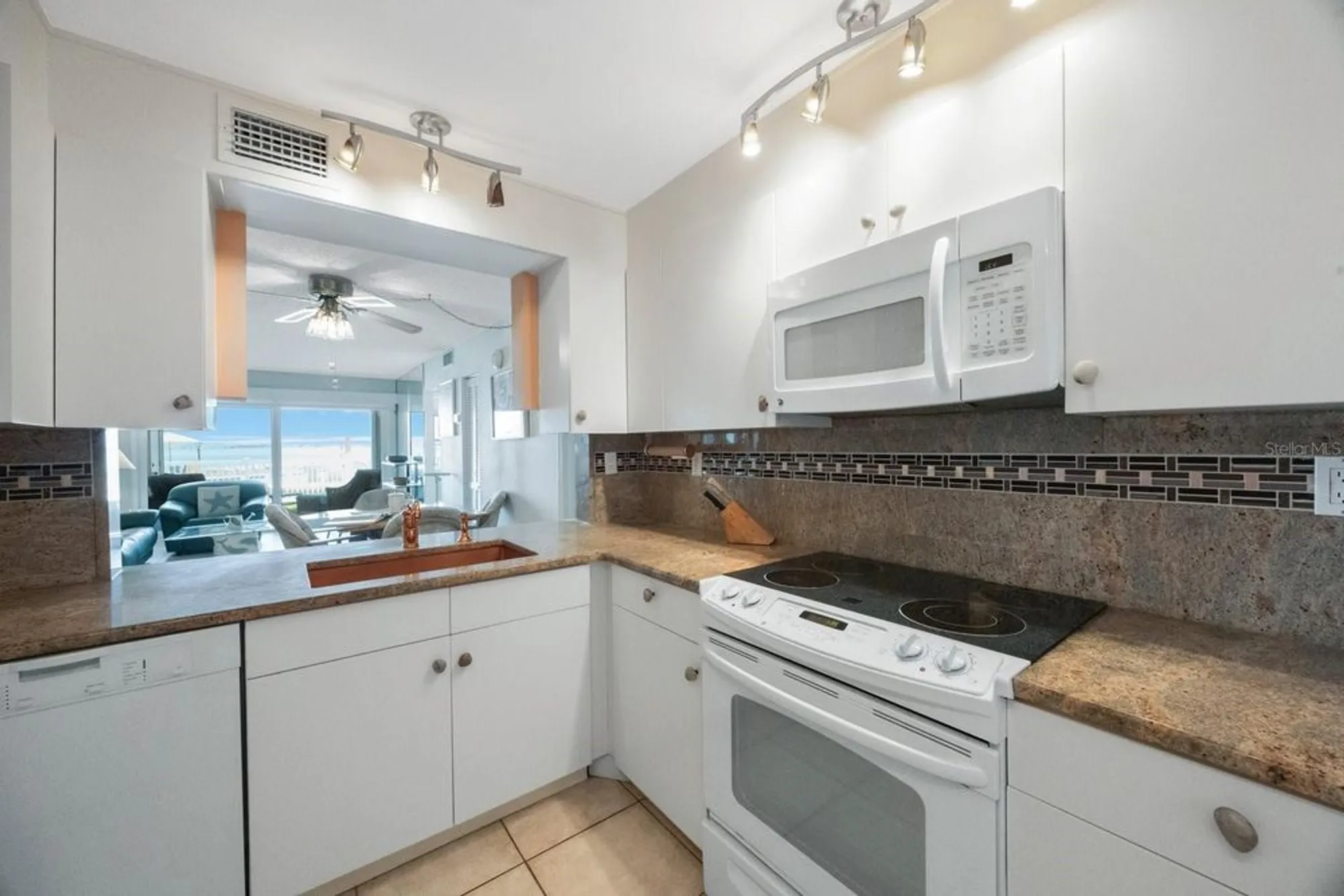 Property Slideshow image 8 of 37 | 6265 sun blvd apt 112, St Petersburg, FL, 33715
