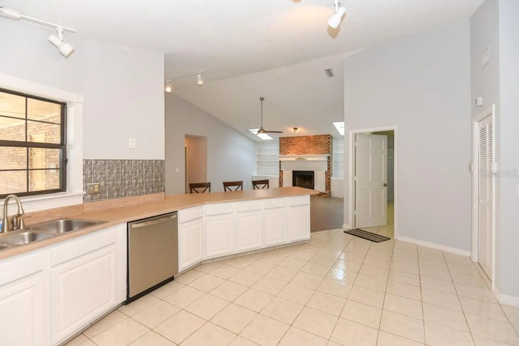 Property Slideshow image 6 of 41 | 24 lake vista way, Ormond Beach, FL, 32174