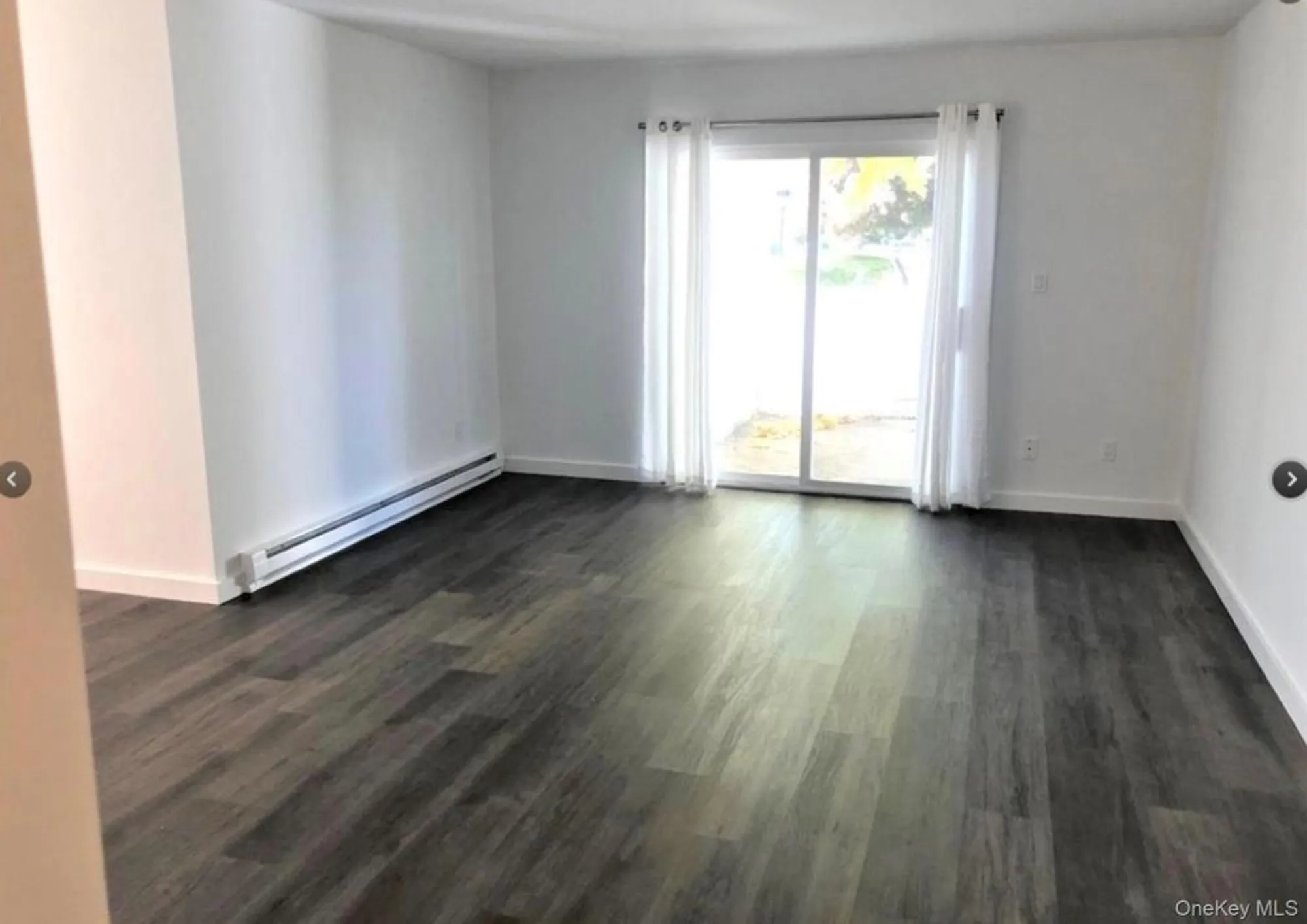 Property Slideshow image 7 of 8 | 401 cabot ct, Smithtown, NY, 11780