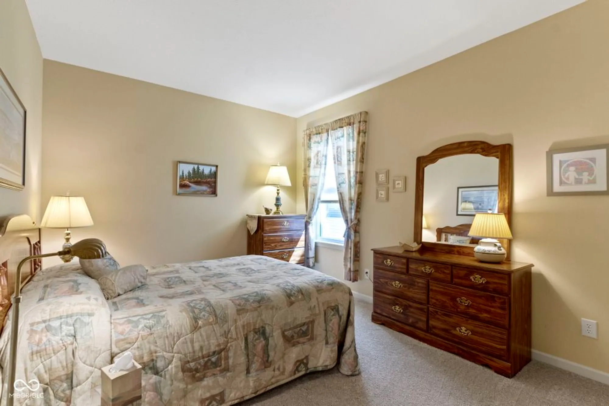 Property Slideshow image 28 of 44 | 16284 loire valley dr, Fishers, IN, 46037