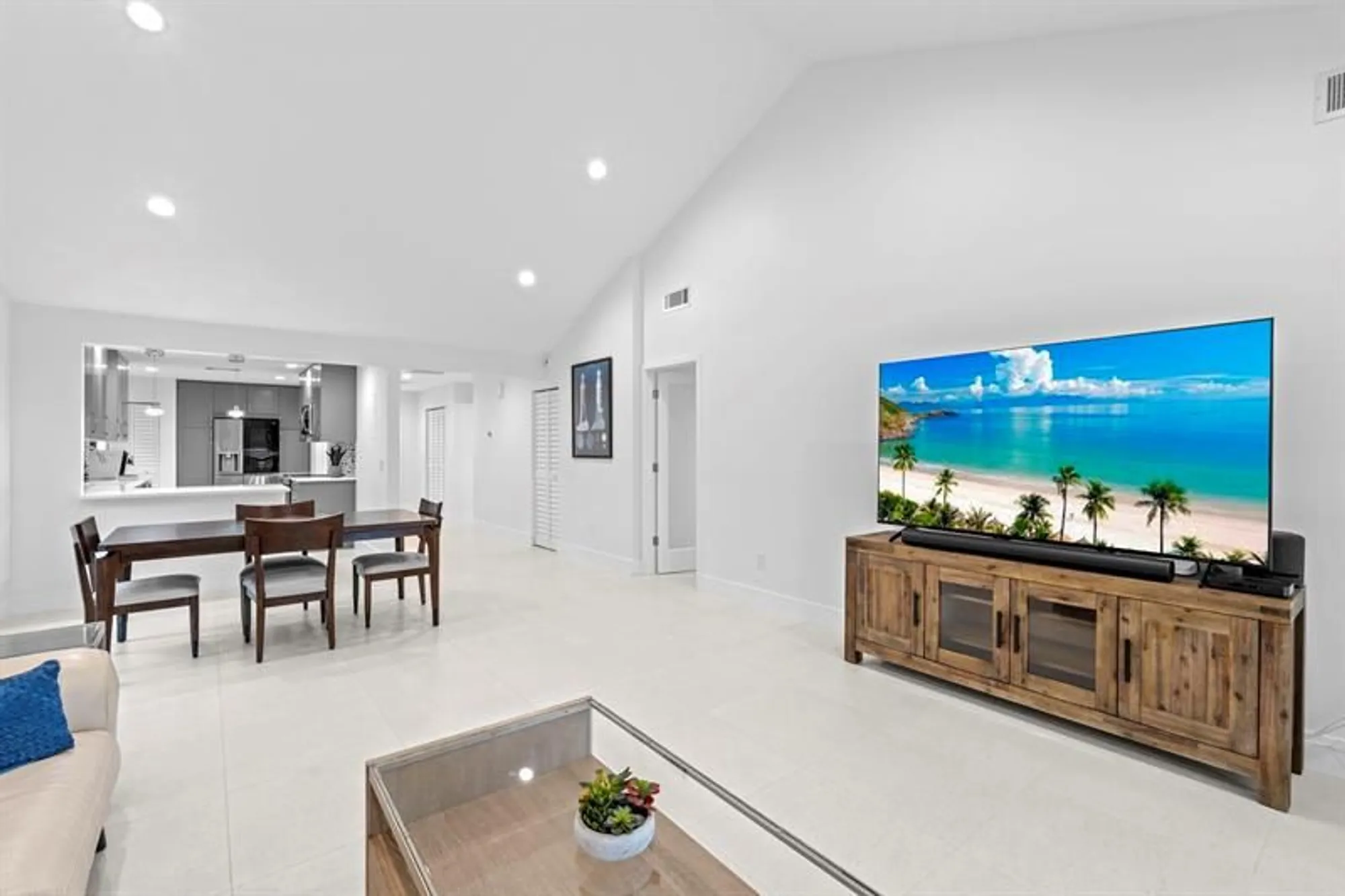 Property Slideshow image 30 of 48 | 8020 eastlake dr # 11a, Boca Raton, FL, 33433