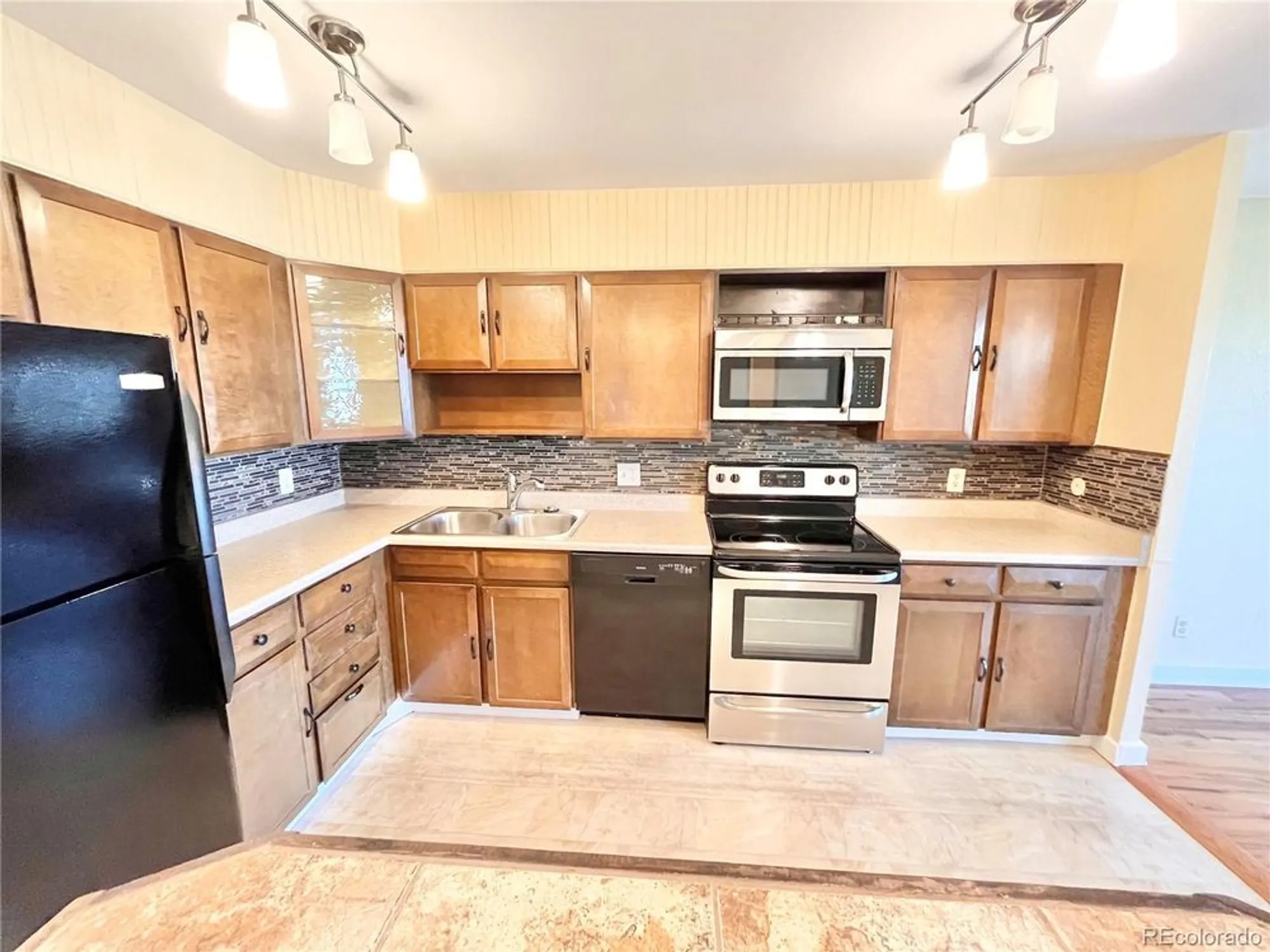 Property Slideshow image 2 of 18 | 9335 e center ave apt 8b, Denver, CO, 80247