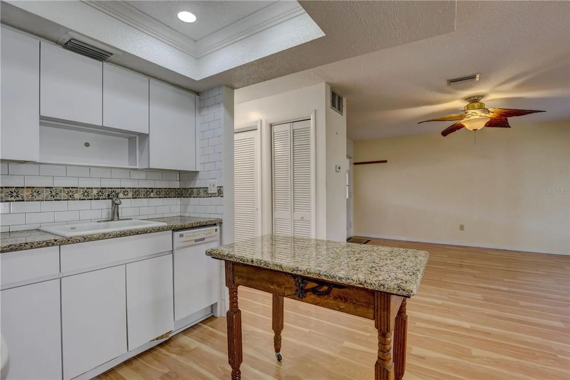 Property Slideshow image 8 of 28 | 864 lake haven rd, Dunedin, FL, 34698