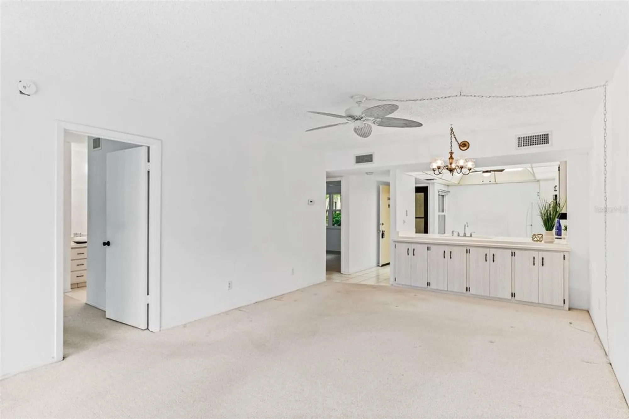 Property Slideshow image 14 of 40 | 14130 rosemary ln apt 5114, Largo, FL, 33774
