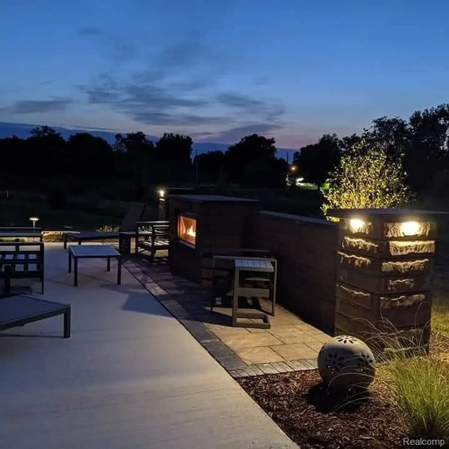 Property Slideshow image 4 of 51 | 27176 walloon way, Brownstown Twp, MI, 48134