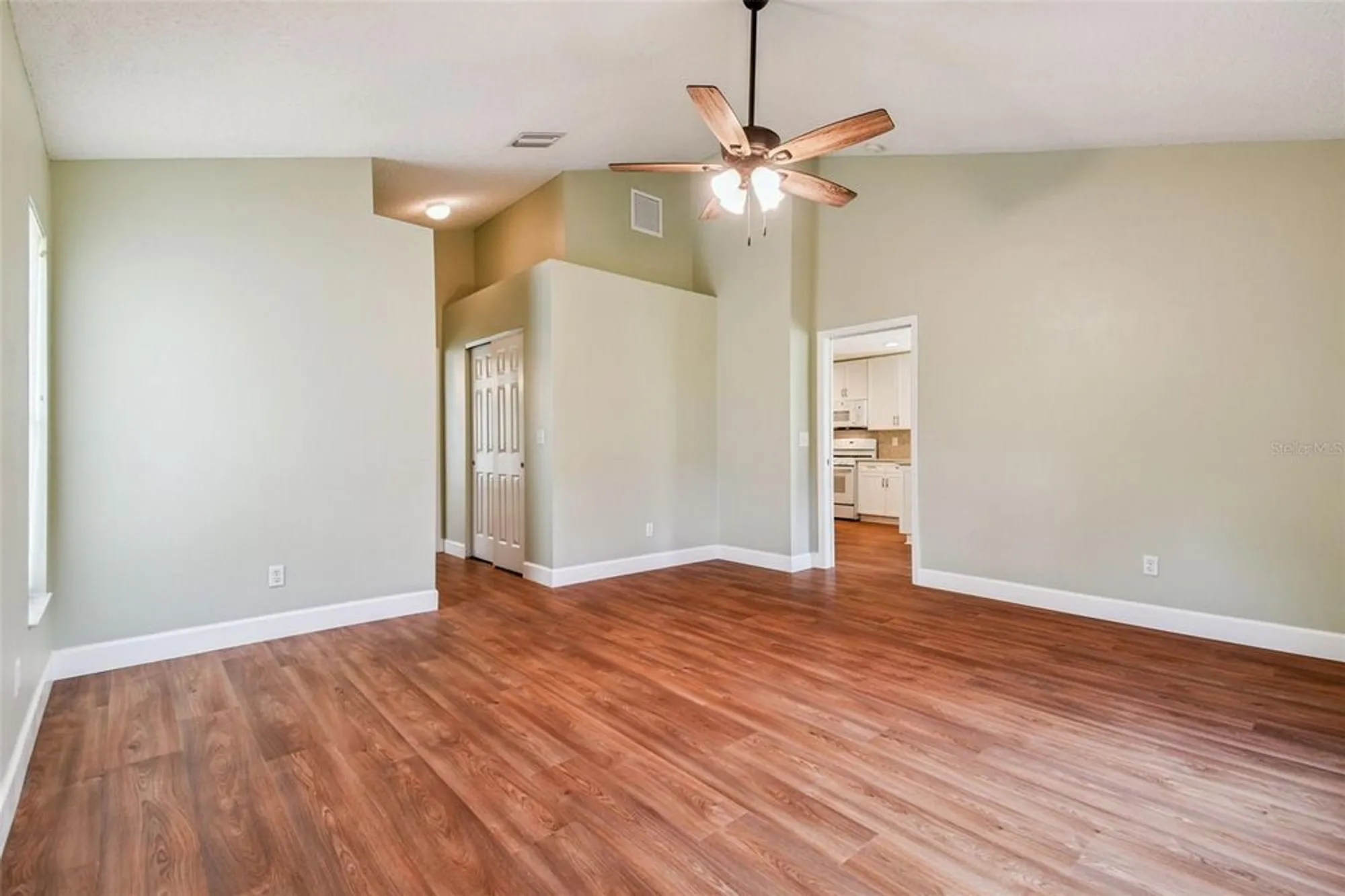 Property Slideshow image 19 of 44 | 2309 lyndhurst dr, Sun City Center, FL, 33573