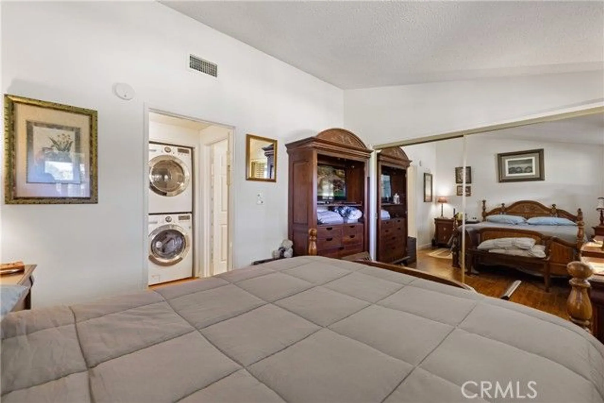 Property Slideshow image 18 of 57 | 19211 avenue of the oaks a, Newhall, CA, 91321