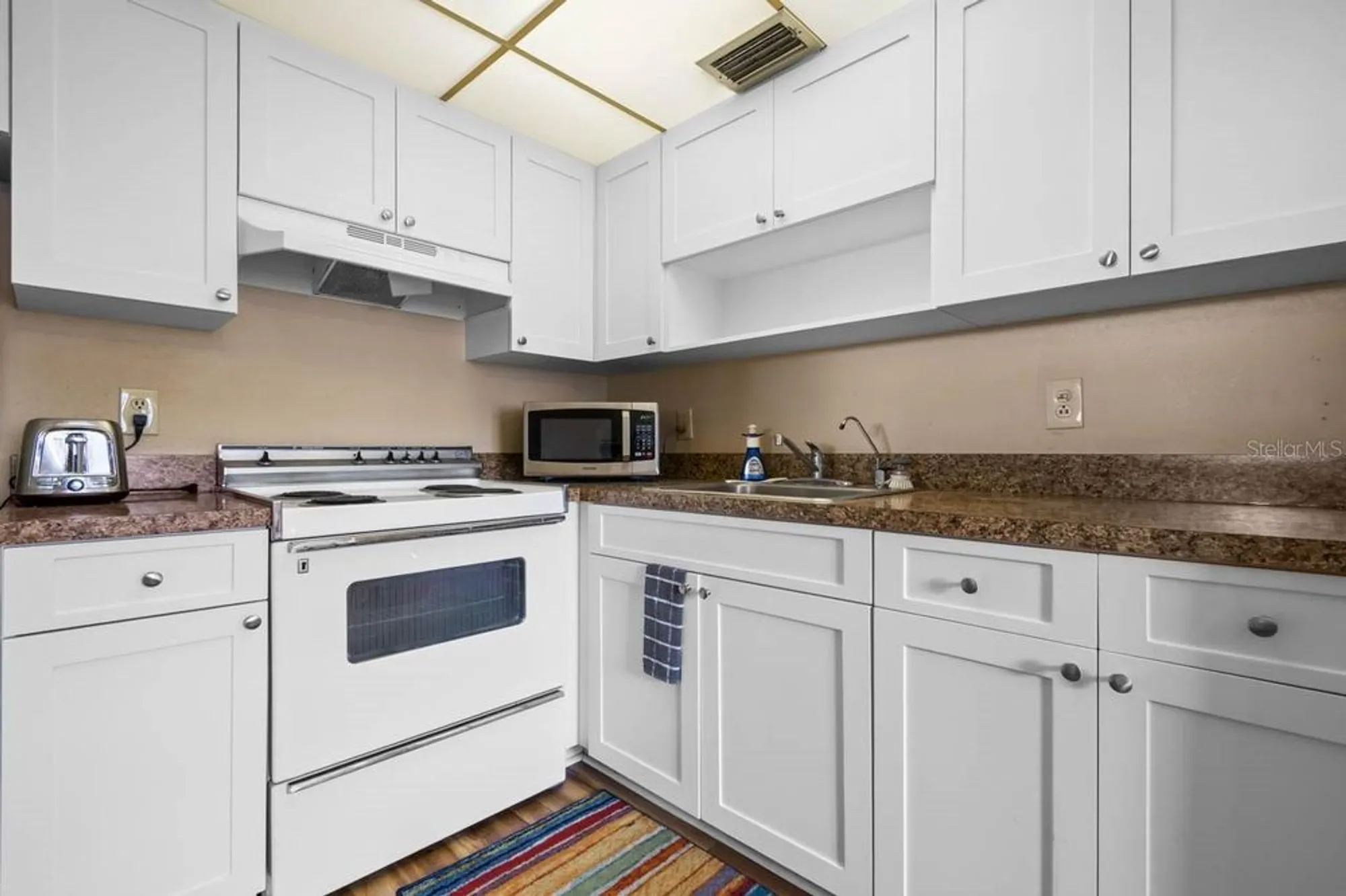 Property Slideshow image 8 of 63 | 1802 bedford ln 2, Sun City Center, FL, 33573