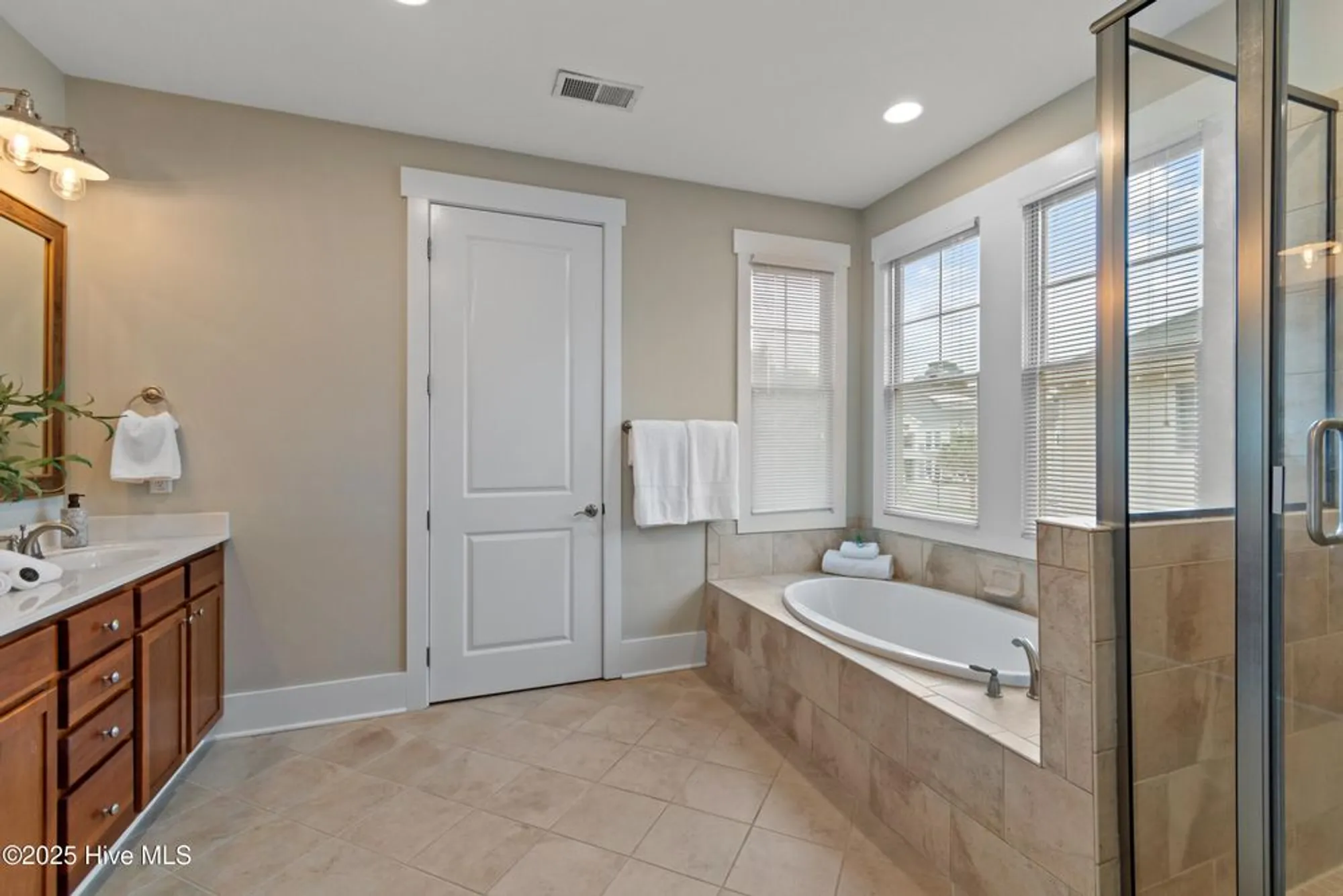 Property Slideshow image 17 of 61 | 2537 st james dr apt 303, Southport, NC, 28461