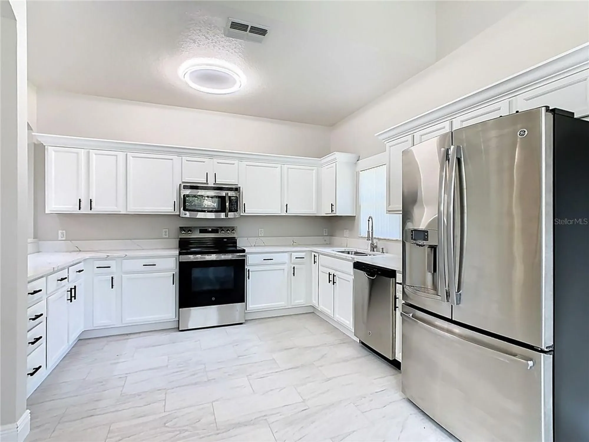 Property Slideshow image 14 of 81 | 531 barcelona dr, Poinciana, FL, 34759
