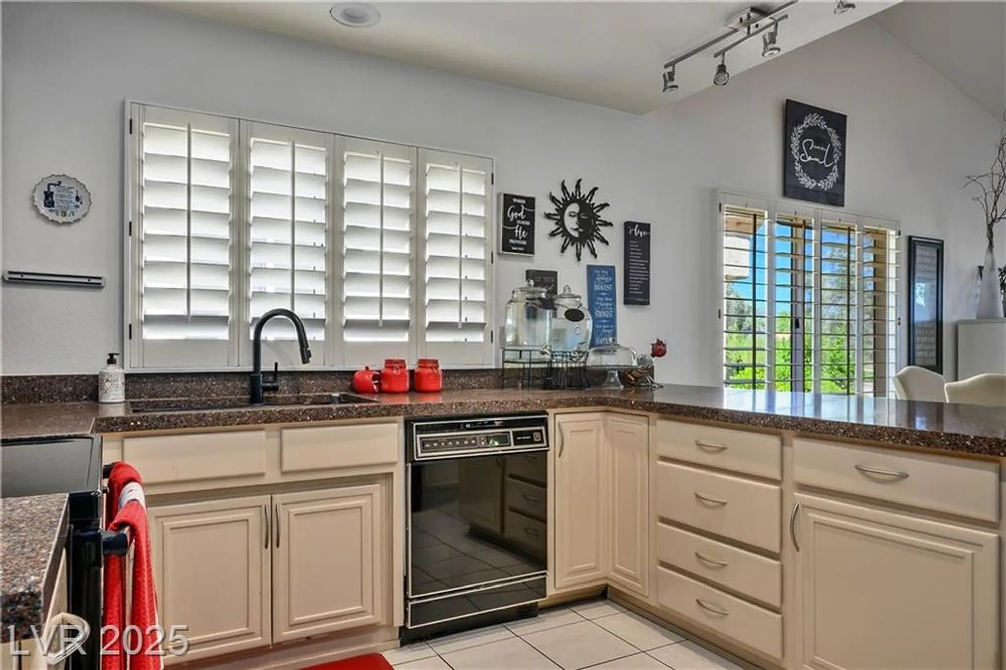Property Slideshow image 10 of 63 | 9012 sundial dr, Las Vegas, NV, 89134