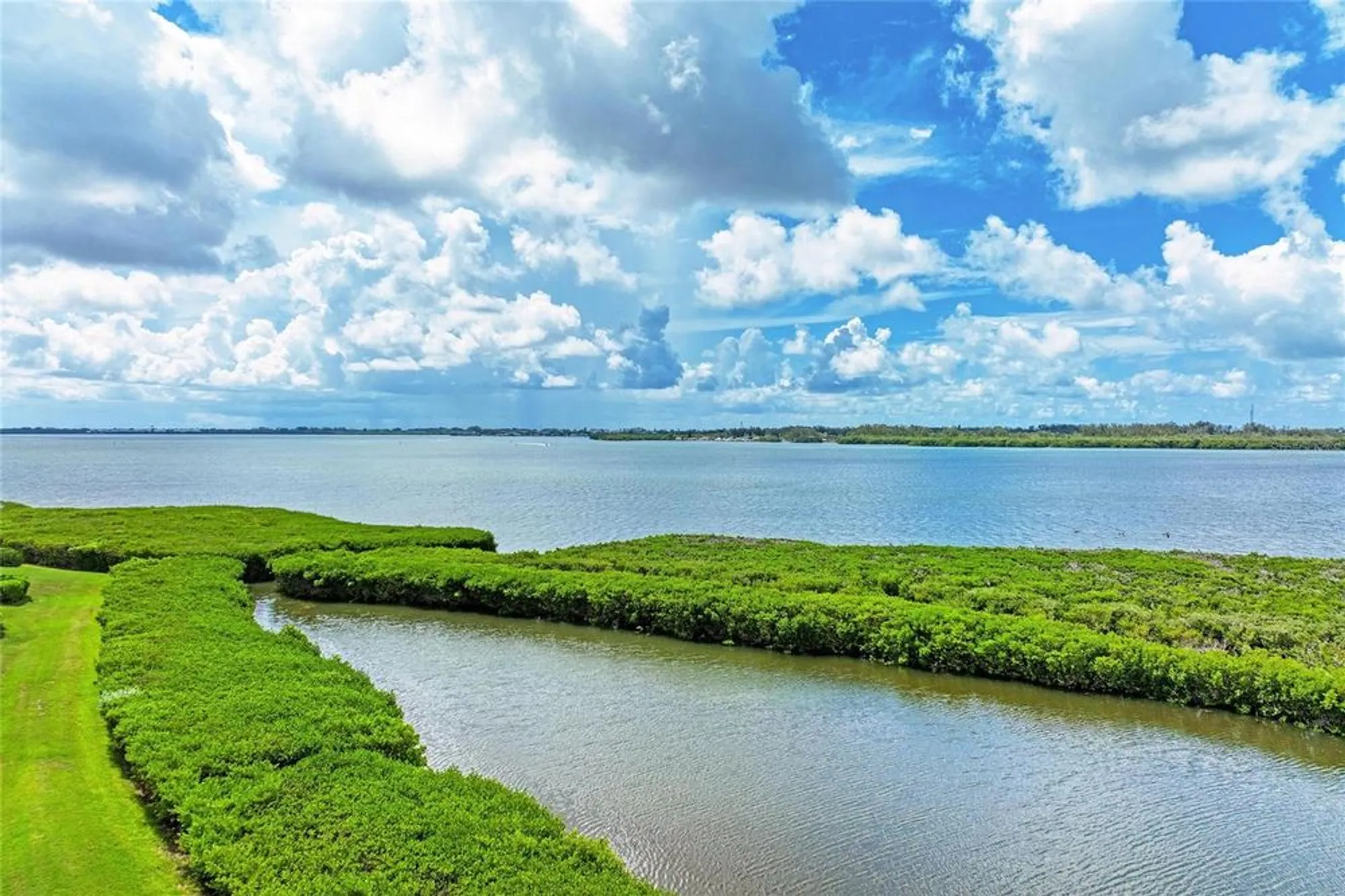 Property Slideshow image 30 of 45 | 1247 edgewater cir # 1247, Bradenton, FL, 34209