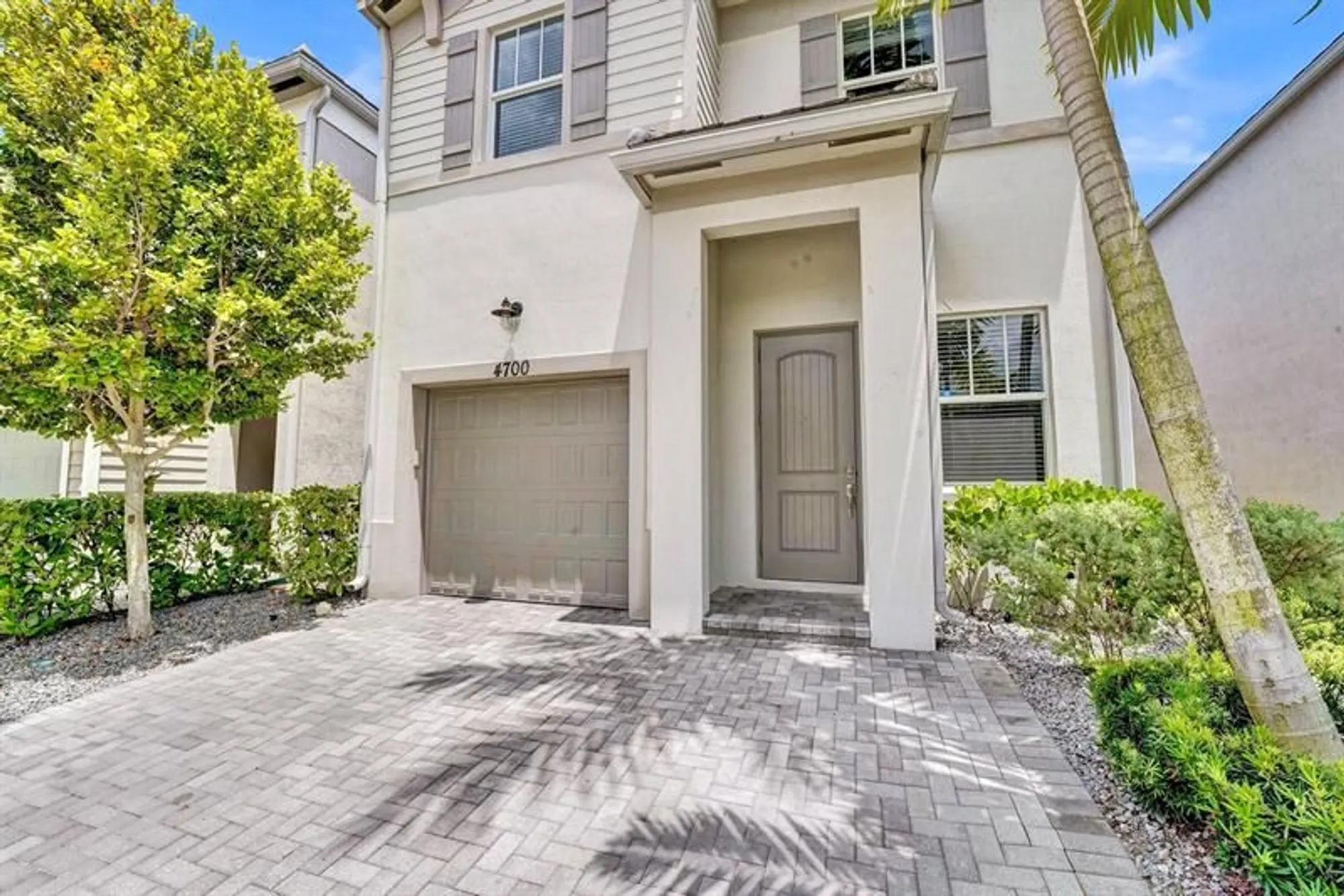 Property Slideshow image 7 of 47 | 4700 nw 48th ave, Tamarac, FL, 33319