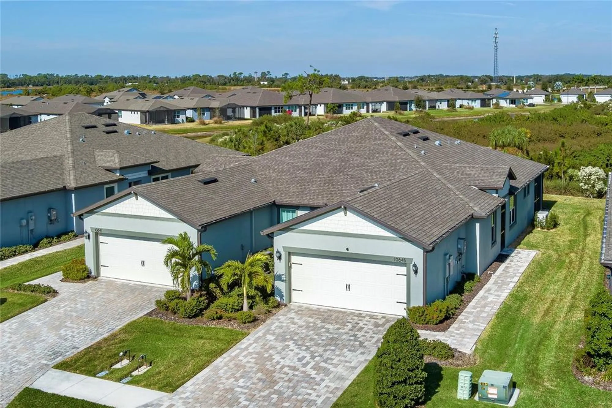 Property Slideshow image 4 of 40 | 10641 spring tide way, Parrish, FL, 34219
