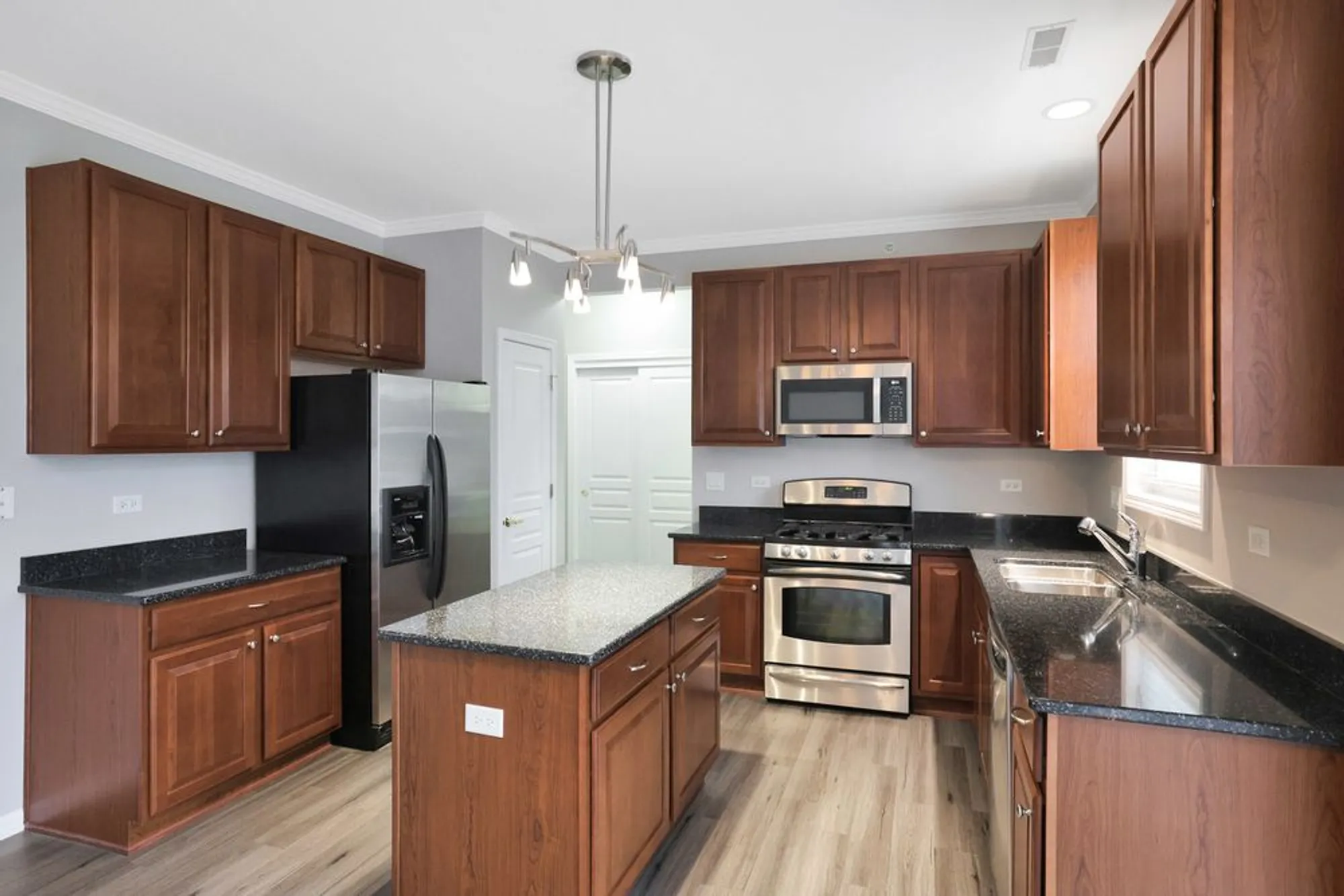 Property Slideshow image 9 of 25 | 13322 arboretum ln, Huntley, IL, 60142