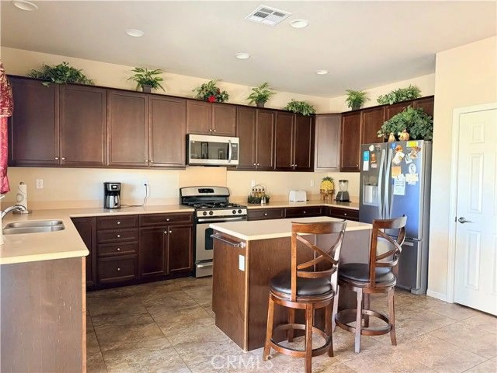 Property Slideshow image 10 of 30 | 19422 royal oaks rd, Apple Valley, CA, 92308