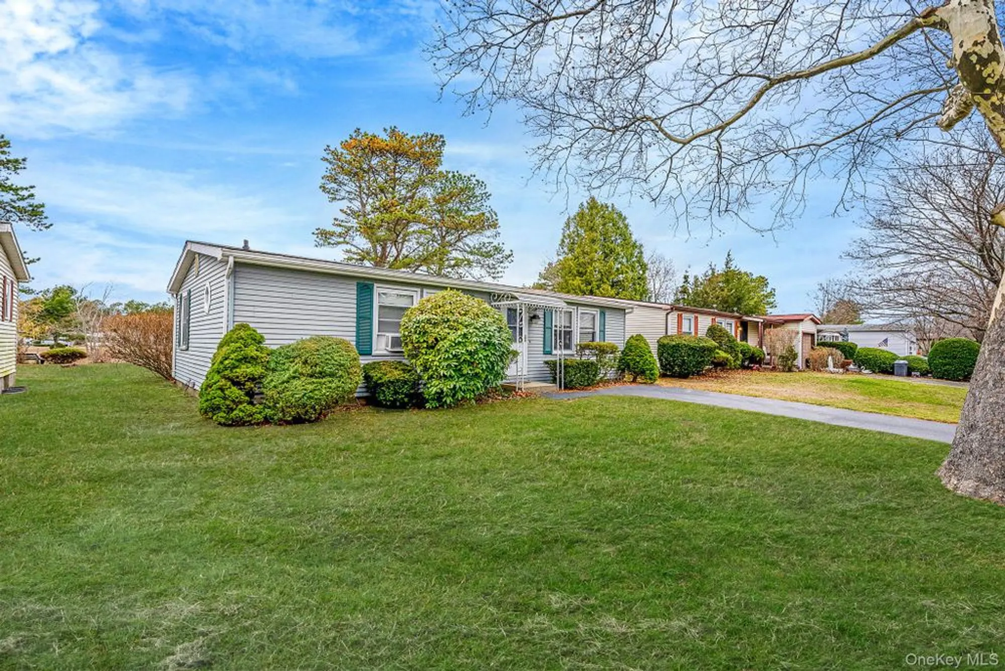 Property Slideshow image 3 of 23 | 22 limetree dr, Manorville, NY, 11949