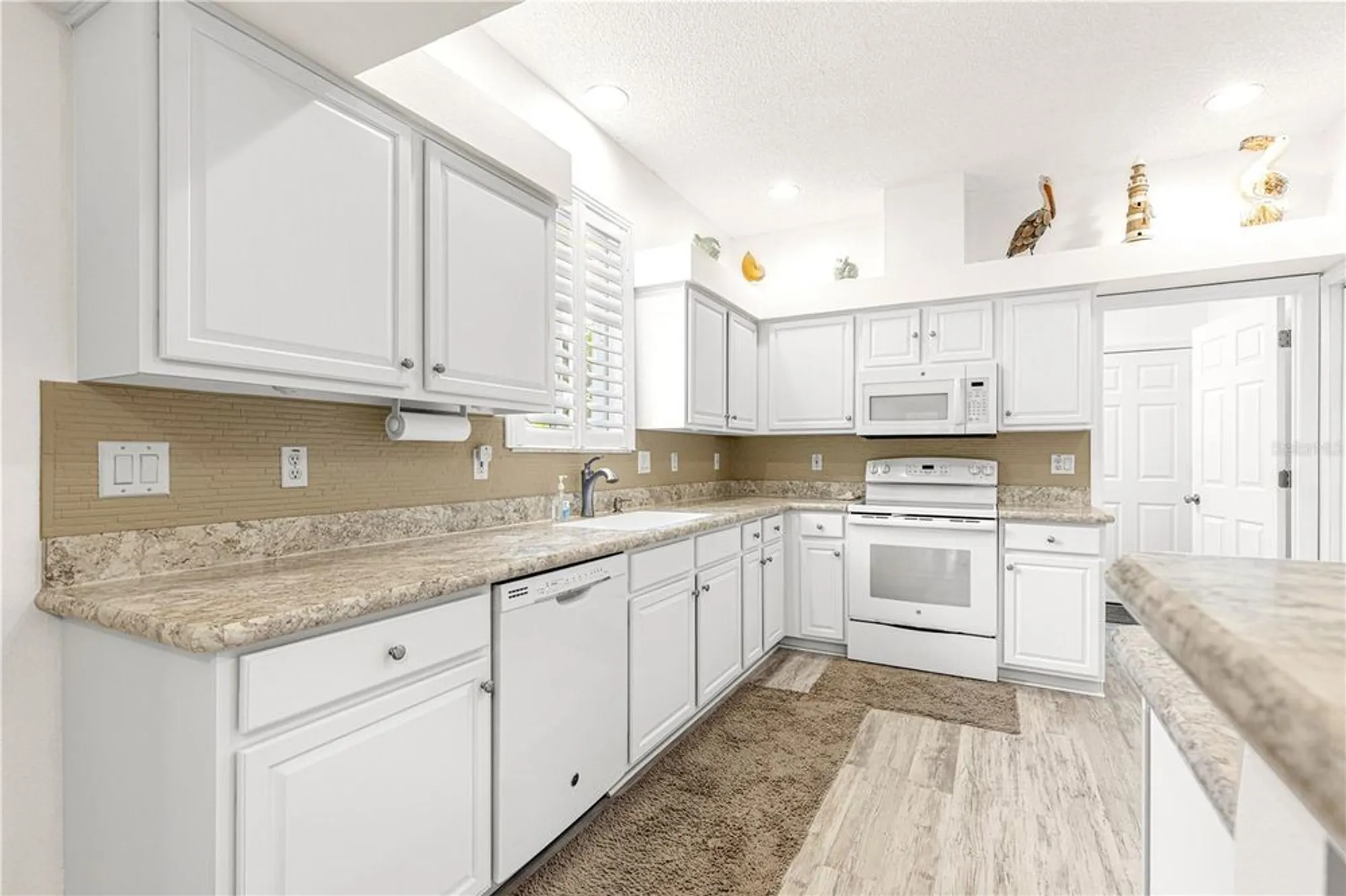 Property Slideshow image 13 of 53 | 32752 timberwood dr, Leesburg, FL, 34748