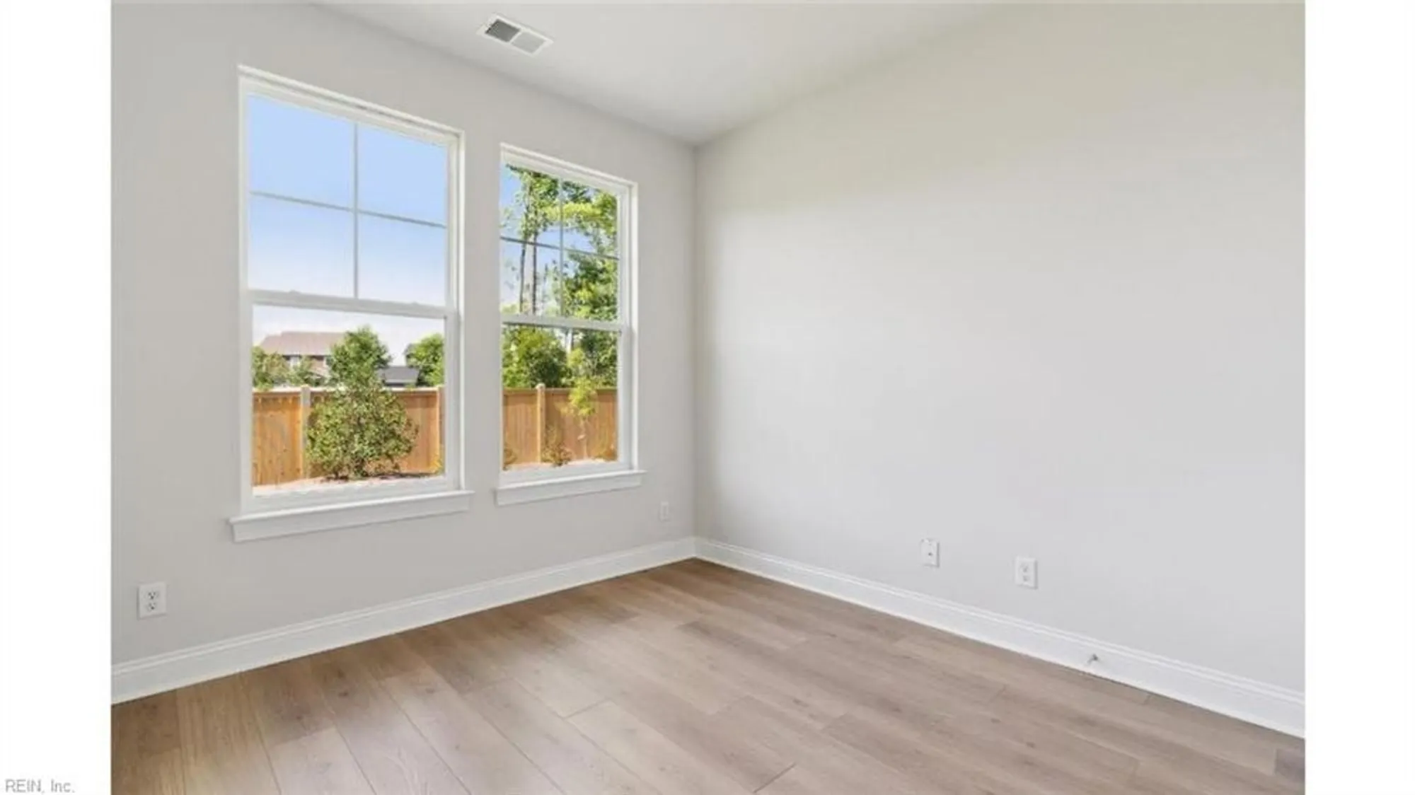 Property Slideshow image 9 of 34 | 2144 edwin dr, Chesapeake, VA, 23322