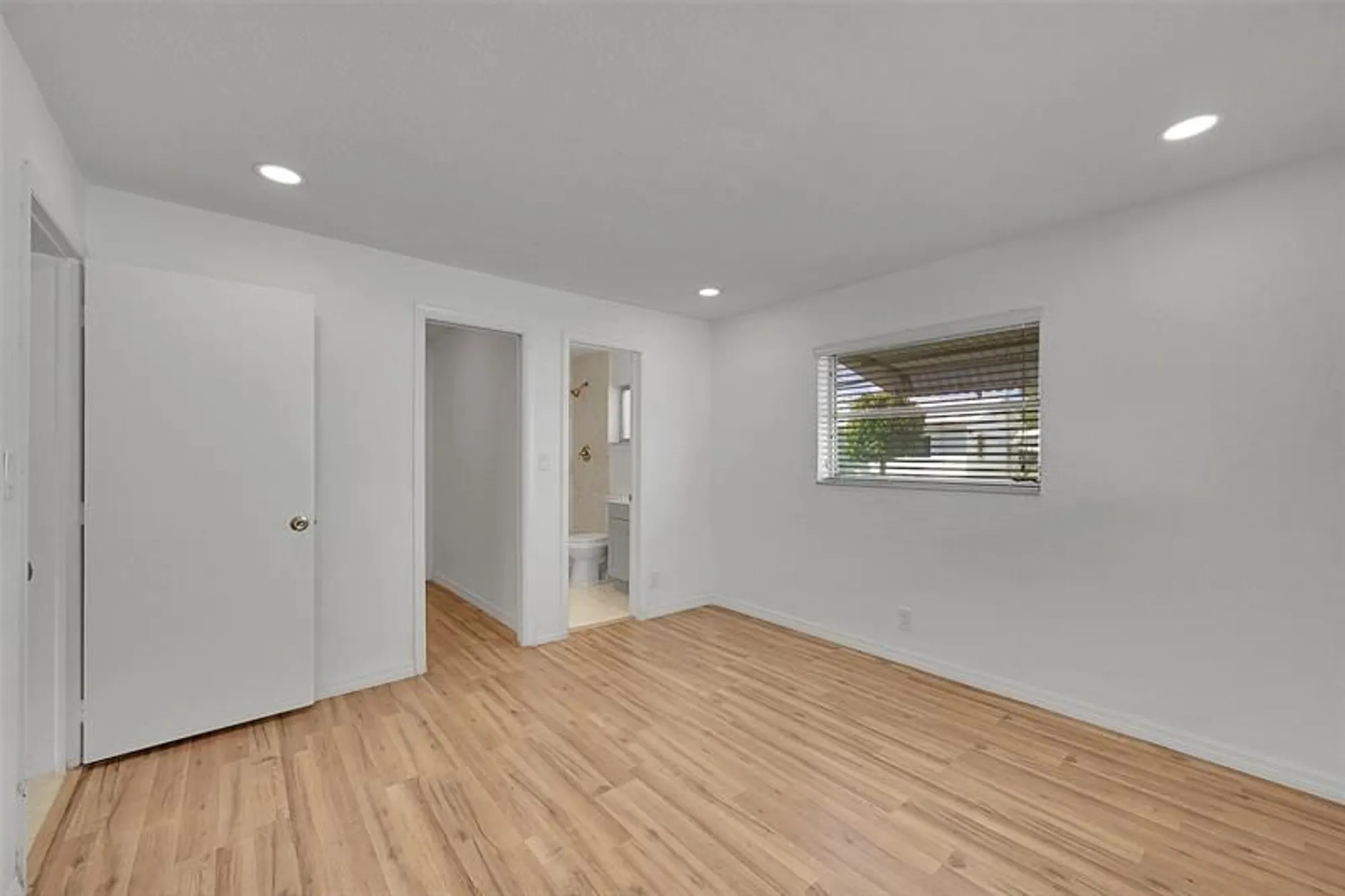 Property Slideshow image 15 of 25 | 2851 w golf blvd, Pompano Beach, FL, 33064