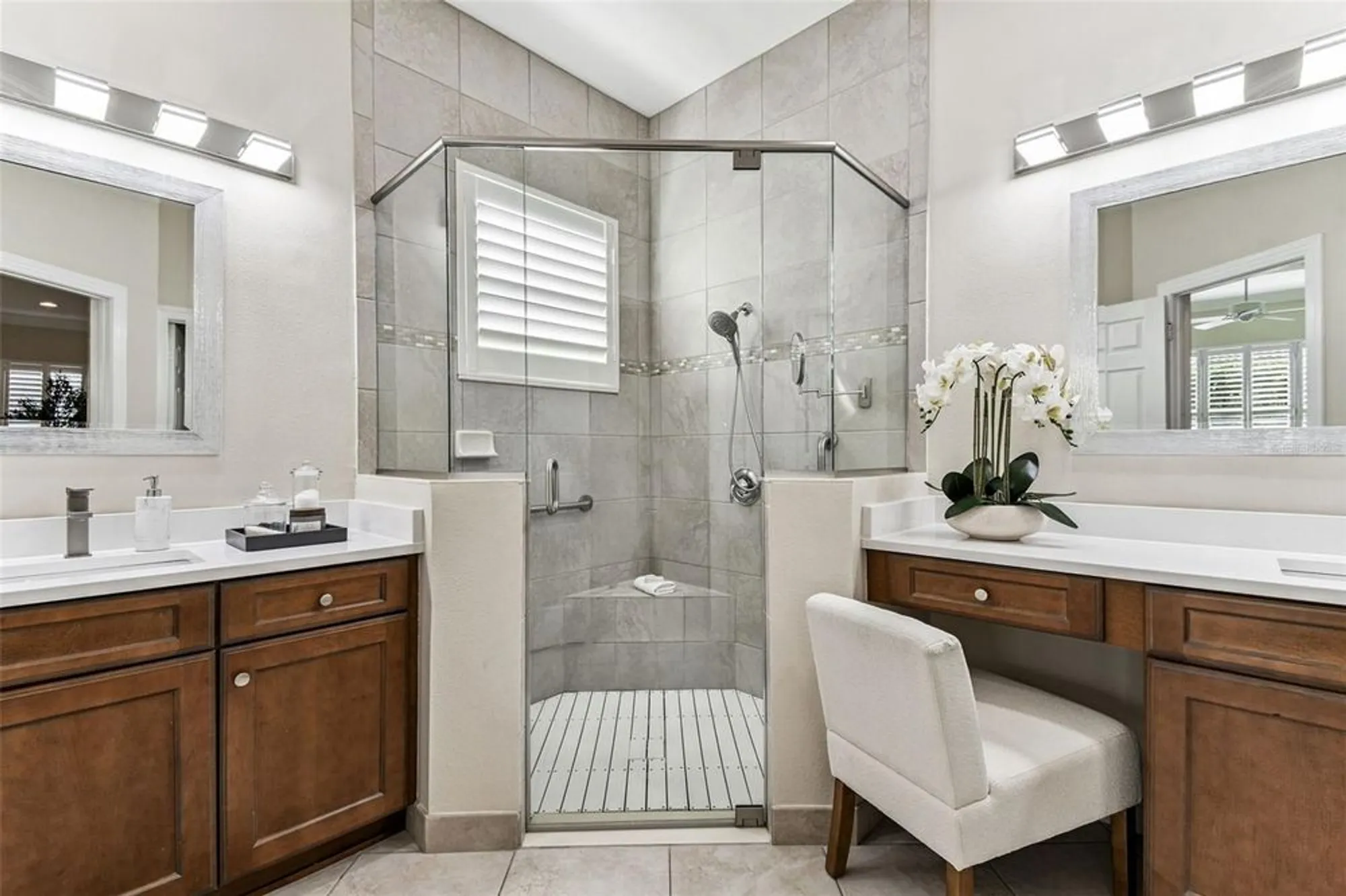 Property Slideshow image 28 of 48 | 5103 shady stone pl, Wimauma, FL, 33598