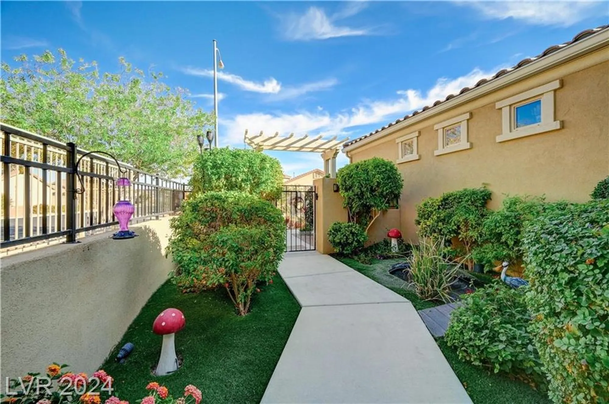 Property Slideshow image 7 of 86 | 5721 keystone crest st, North Las Vegas, NV, 89081