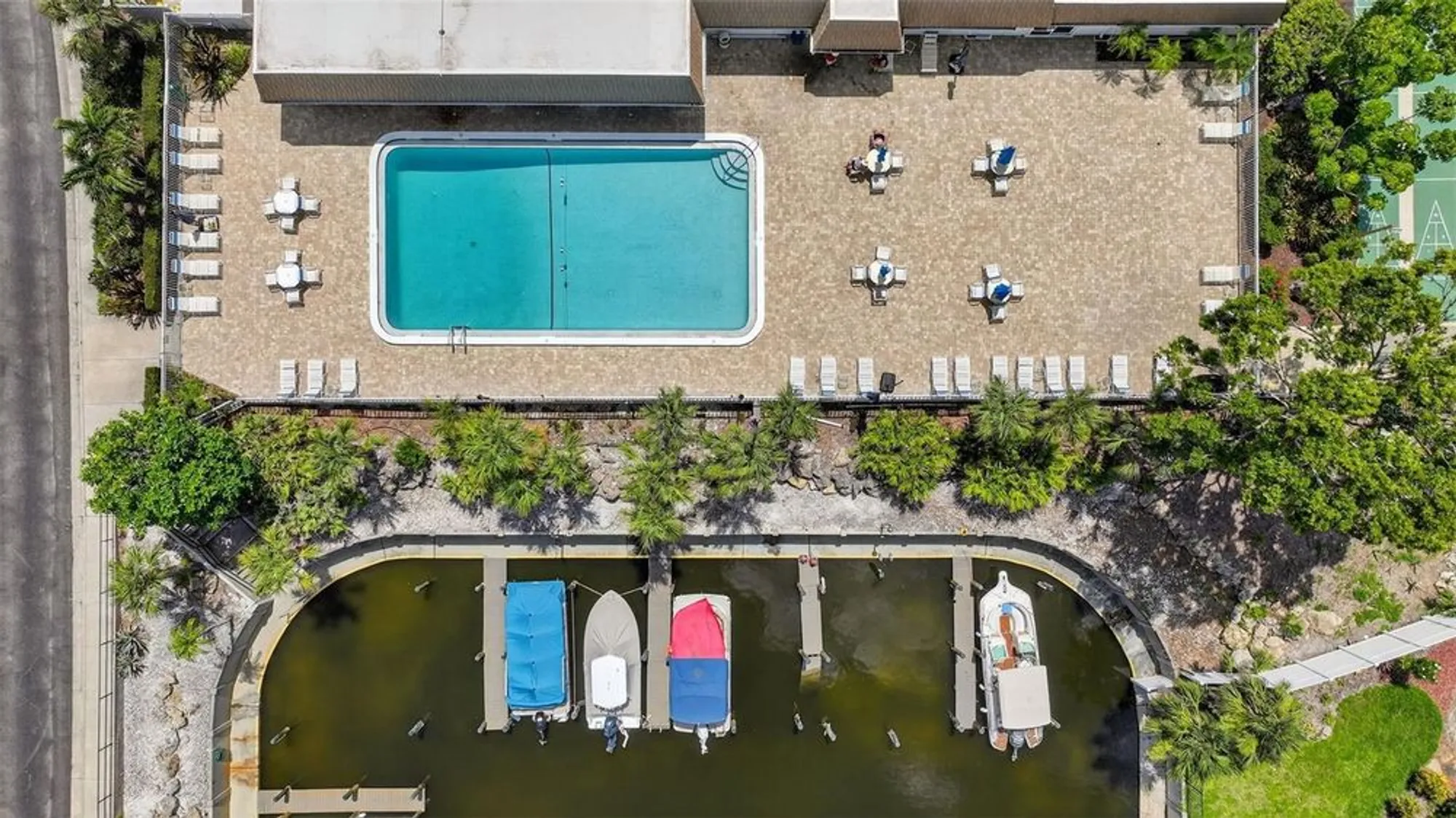 Property Slideshow image 32 of 34 | 2733 riverbluff pl v57, Sarasota, FL, 34231