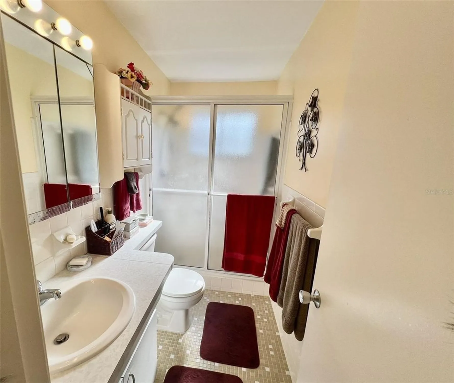 Property Slideshow image 16 of 44 | 2461 rhodesian dr 51, Clearwater, FL, 33763