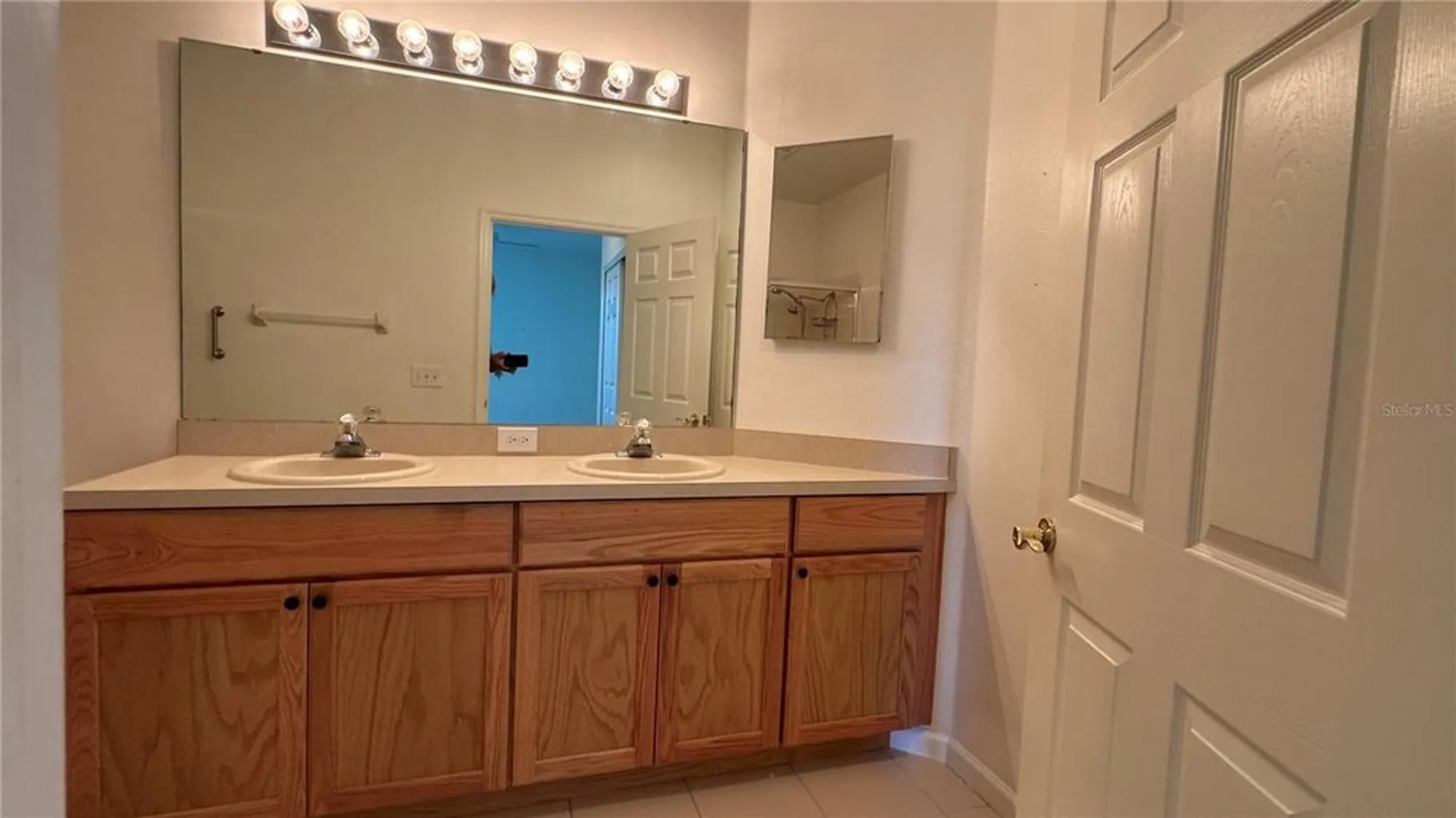 Property Slideshow image 13 of 24 | 8228 simpson falls ct, Sarasota, FL, 34243