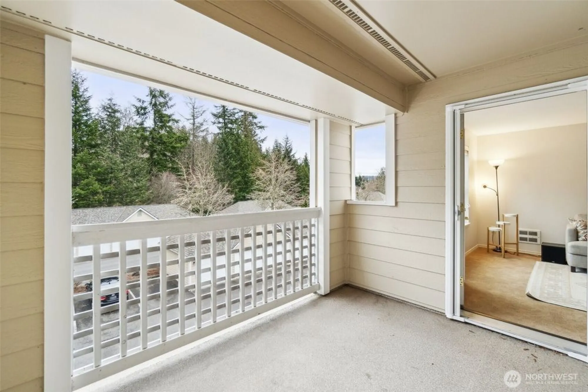 Property Slideshow image 23 of 40 | 4133 224th ln 302, Issaquah, WA, 98029