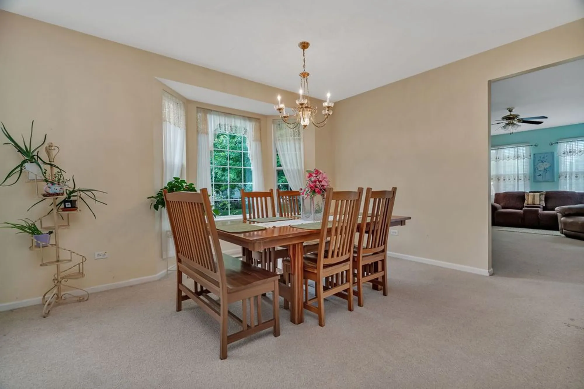 Property Slideshow image 5 of 32 | 21201 lily lake ln, Crest Hill, IL, 60403