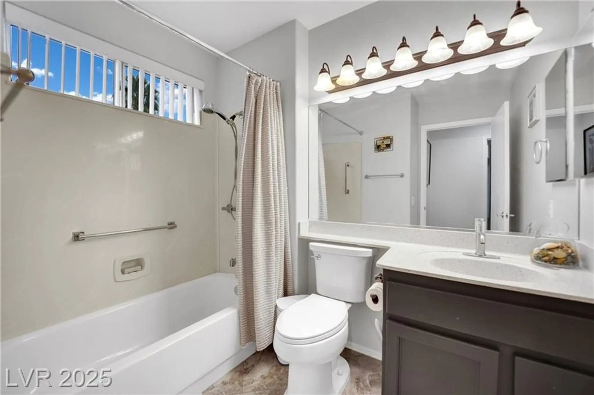 Property Slideshow image 24 of 28 | 2409 indigo valley st, Las Vegas, NV, 89134