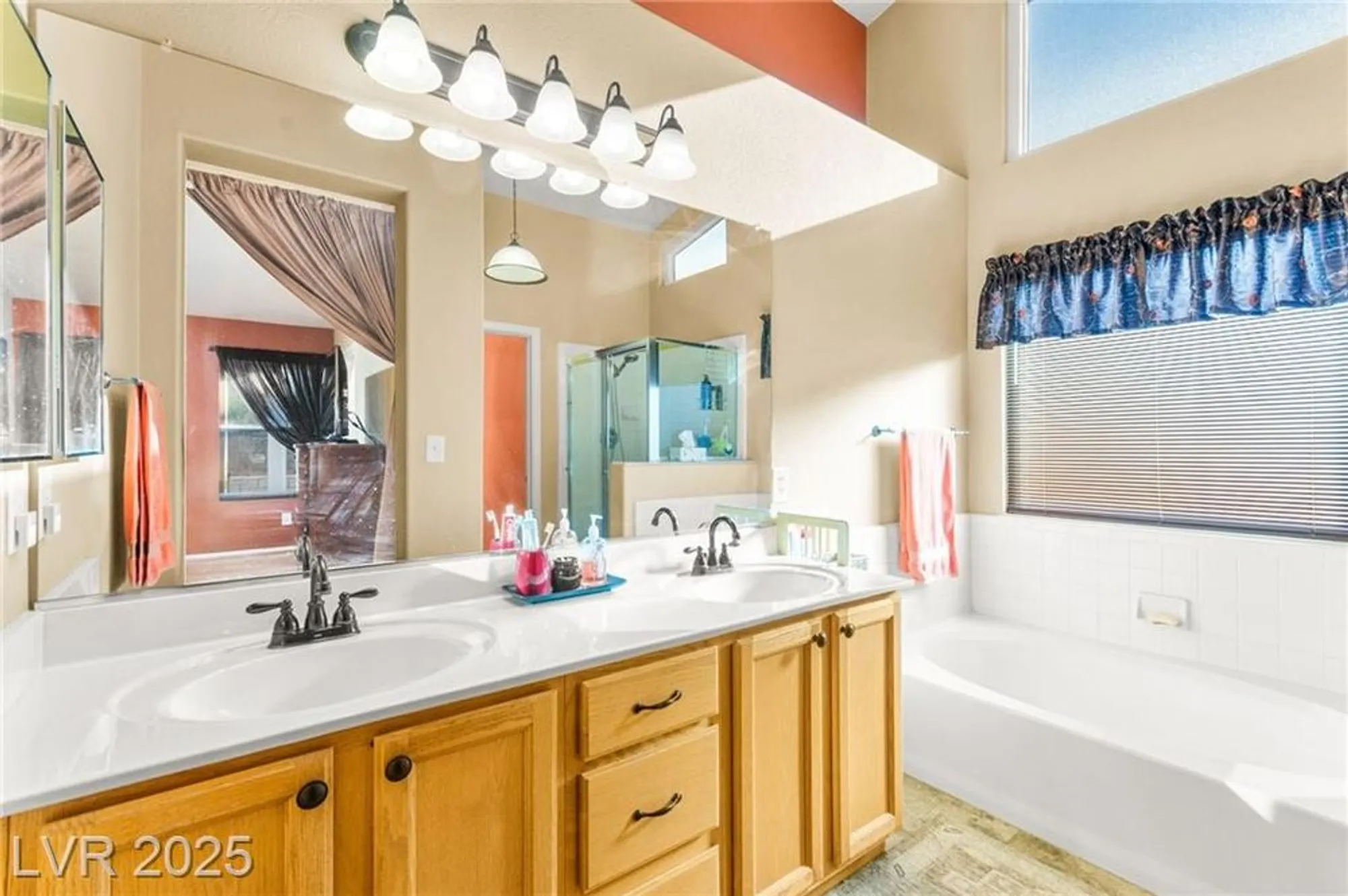 Property Slideshow image 31 of 65 | 5245 woodlawn ln, Las Vegas, NV, 89130