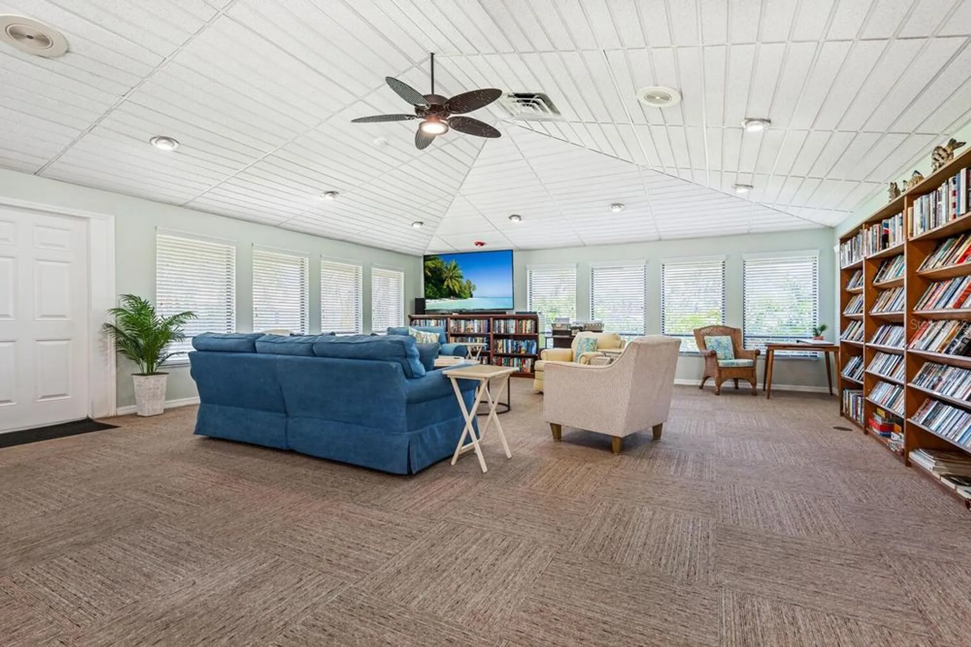 Property Slideshow image 43 of 49 | 4033 wilshire cir 139, Sarasota, FL, 34238