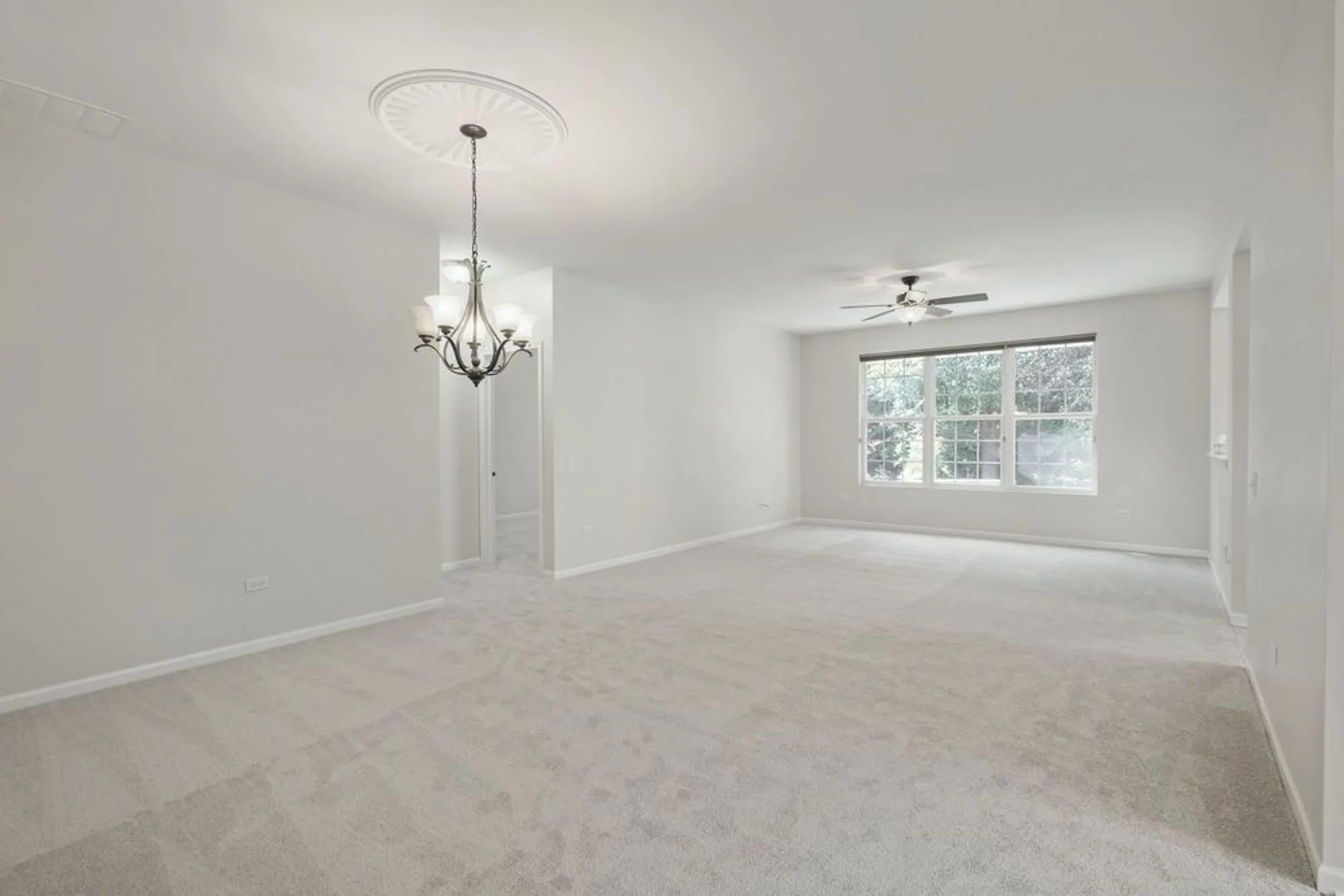 Property Slideshow image 2 of 26 | 2573 venetian ln, Elgin, IL, 60124