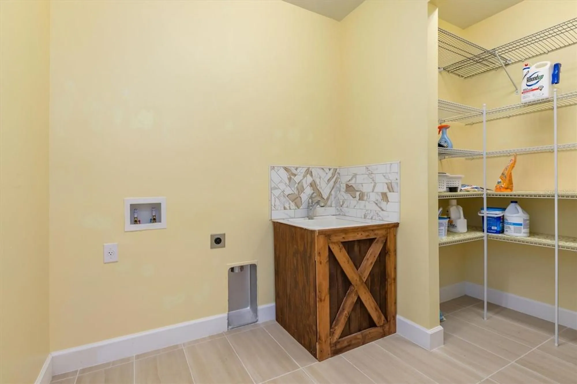 Property Slideshow image 34 of 70 | 2633 daisy dr, North Port, FL, 34289