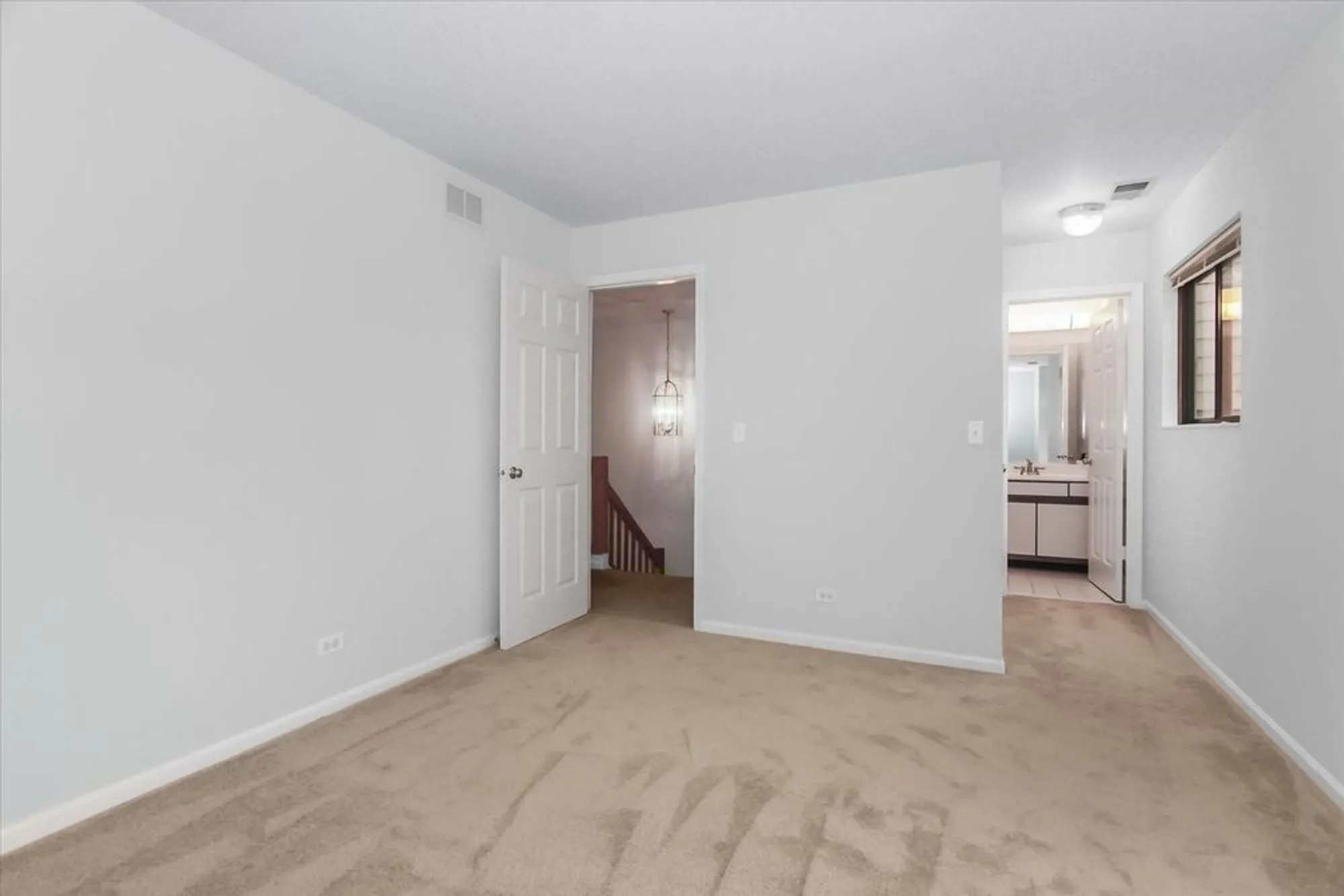 Property Slideshow image 17 of 32 | 928 longmeadow ct # 1016, Lake Barrington, IL, 60010