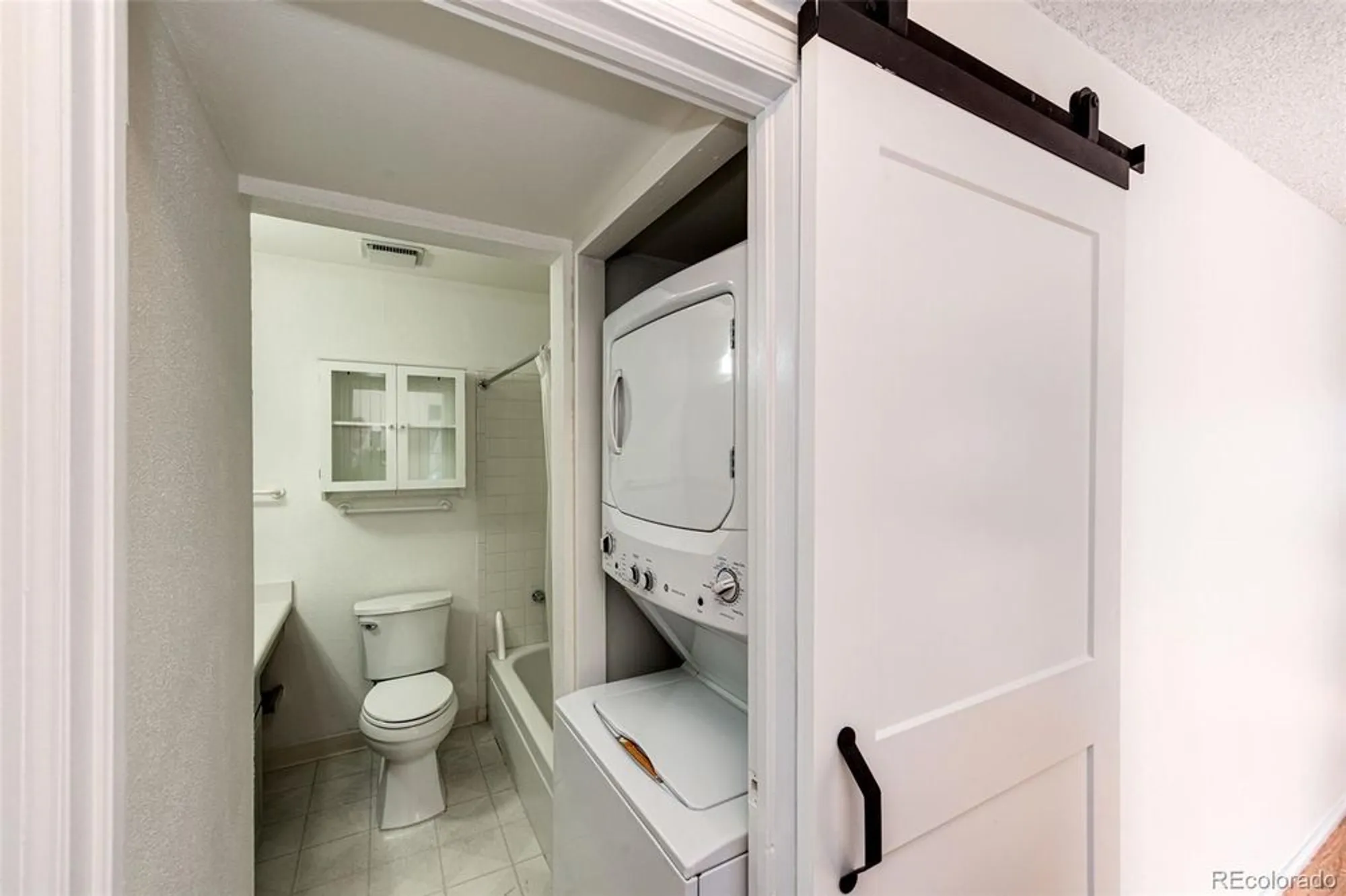 Property Slideshow image 17 of 36 | 14393 e marina dr, Aurora, CO, 80014