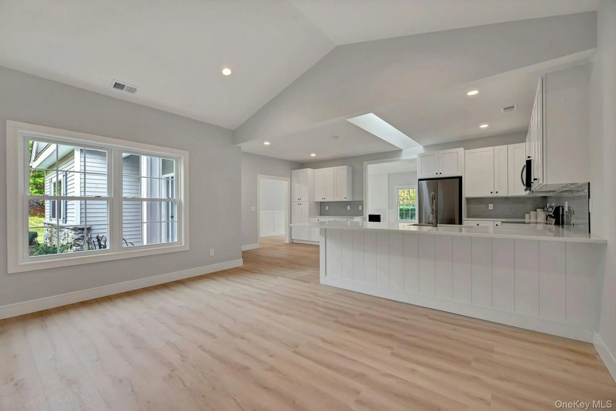 Property Slideshow image 9 of 41 | 509 oak bluff ct, Moriches, NY, 11955