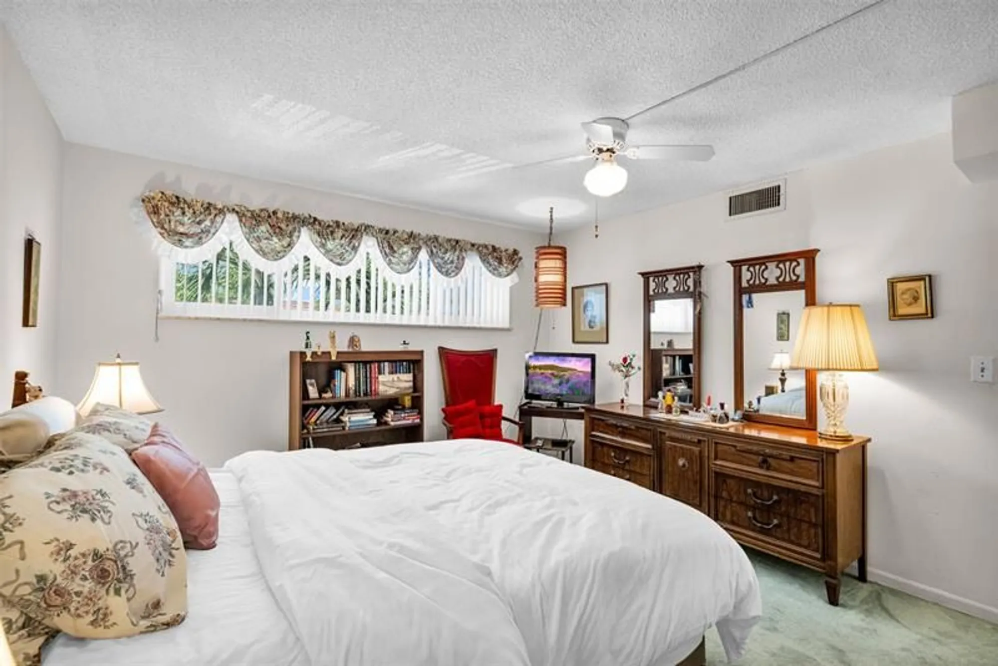 Property Slideshow image 25 of 51 | 9511 n hollybrook lake dr 207, Pembroke Pines, FL, 33025