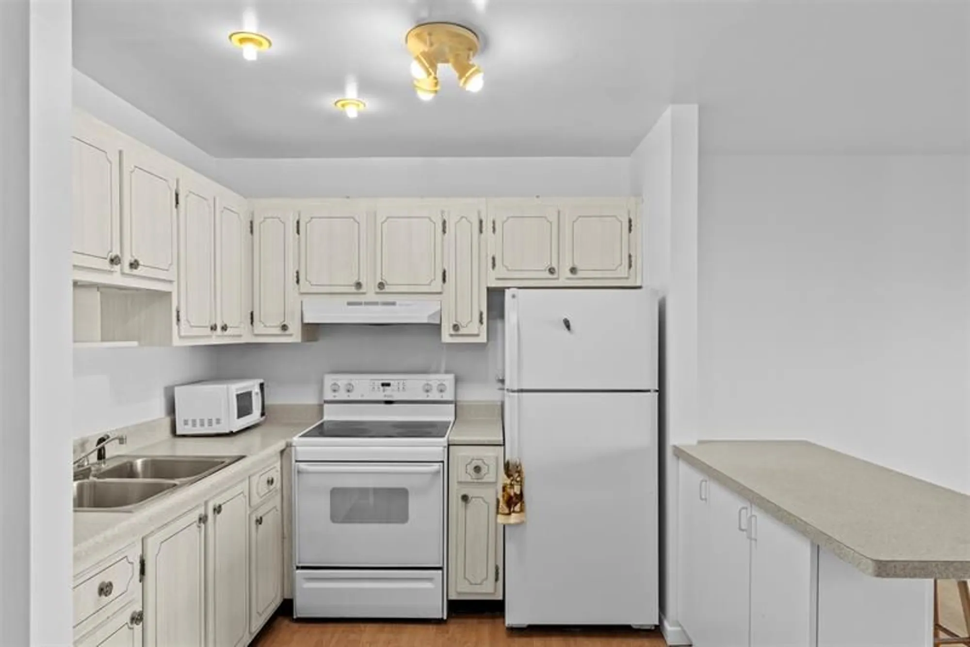 Property Slideshow image 7 of 22 | 90 south blvd 2c, Boynton Beach, FL, 33435