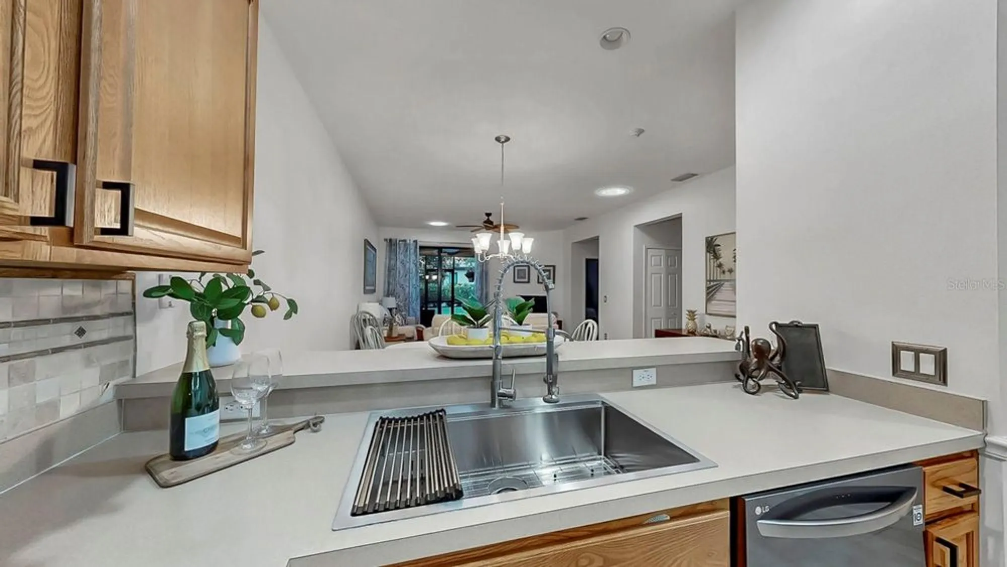 Property Slideshow image 16 of 41 | 313 seneca falls dr, Apollo Beach, FL, 33572
