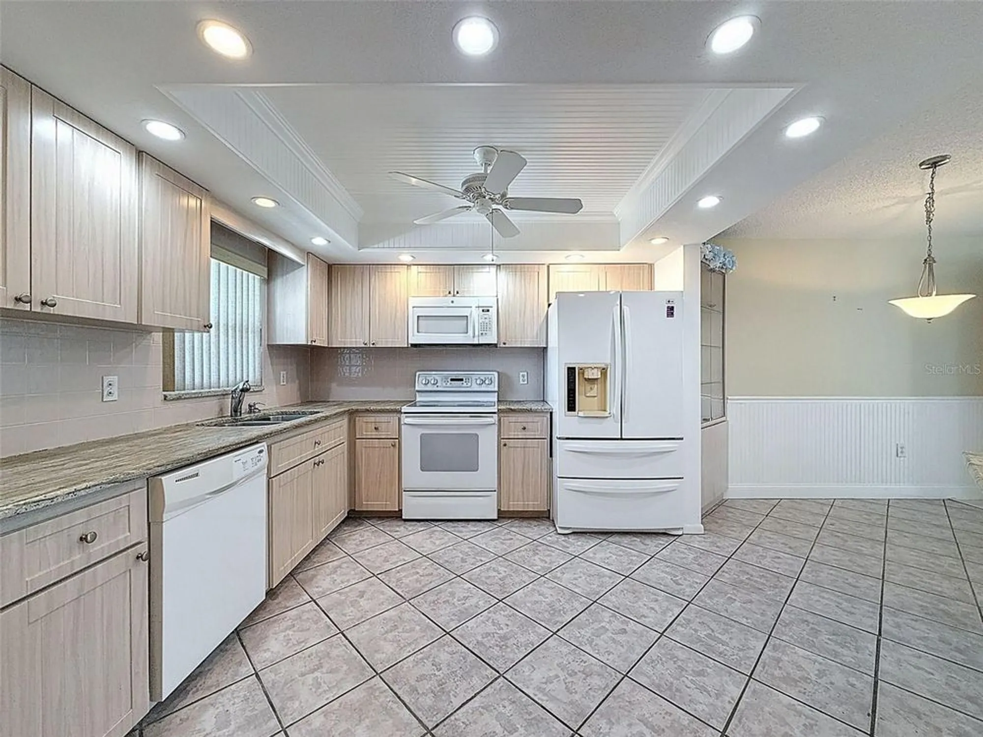 Property Slideshow image 2 of 32 | 4550 cove cir apt 507, St Petersburg, FL, 33708
