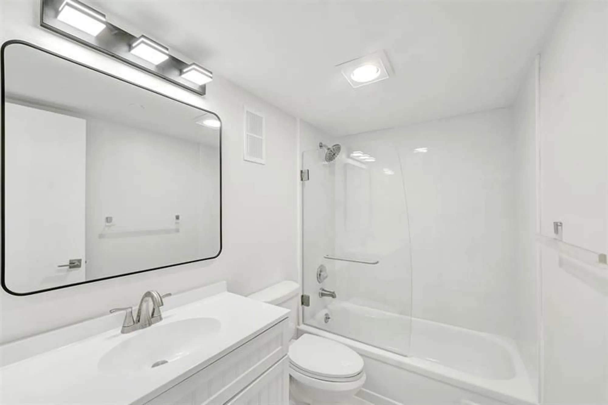 Property Slideshow image 21 of 34 | 1000 saint charles pl 305, Pembroke Pines, FL, 33026