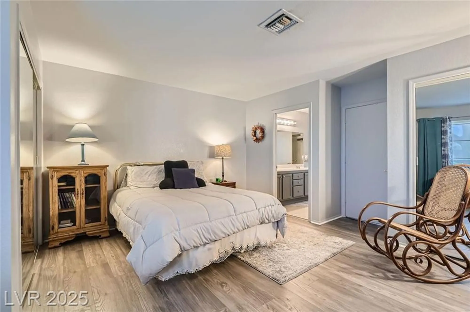 Property Slideshow image 12 of 25 | 8628 desert holly dr, Las Vegas, NV, 89134